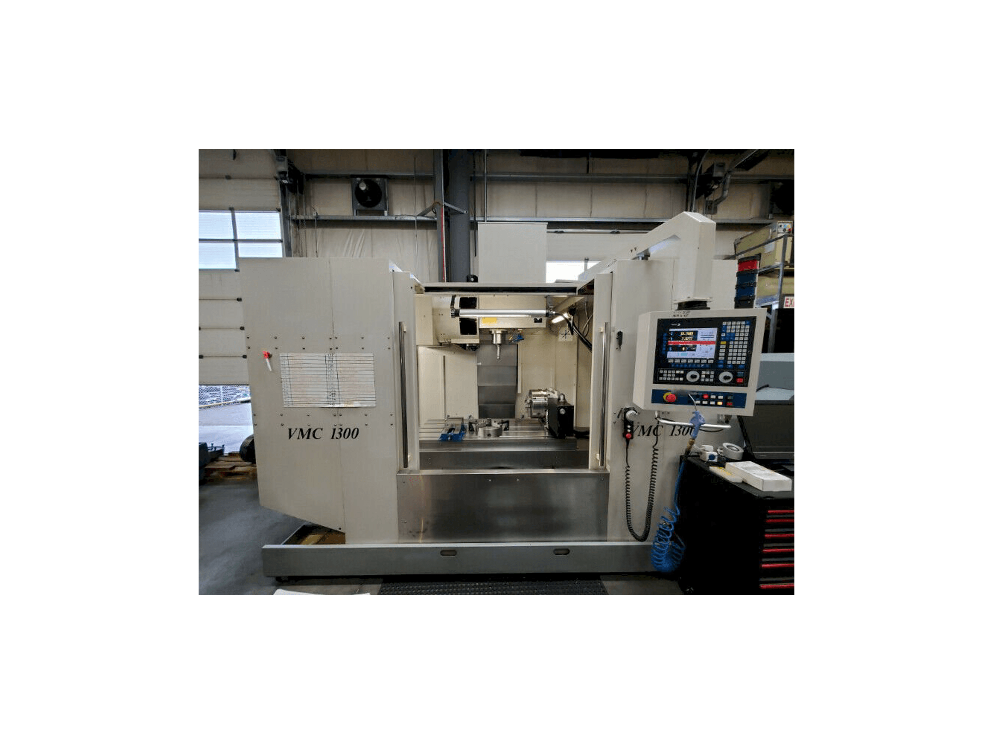 Prikaz stroja Modern Microcut VMC 1300 sprijeda