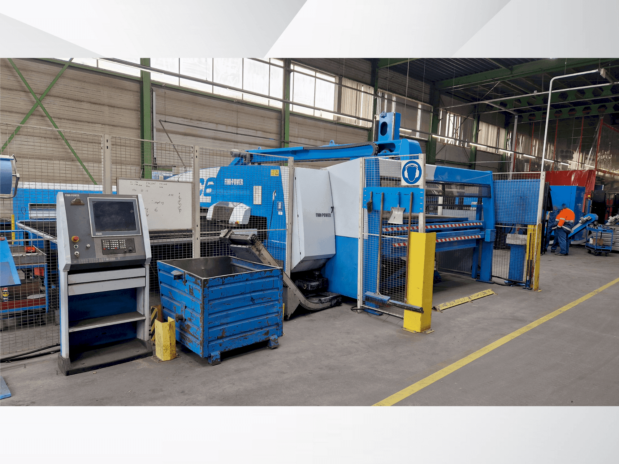 Prikaz stroja Finn-Power C6 sprijeda