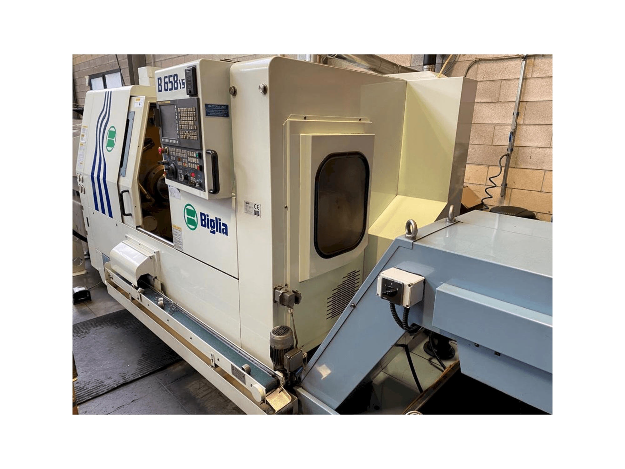 Prikaz bočne strane stroja Biglia B658 YS