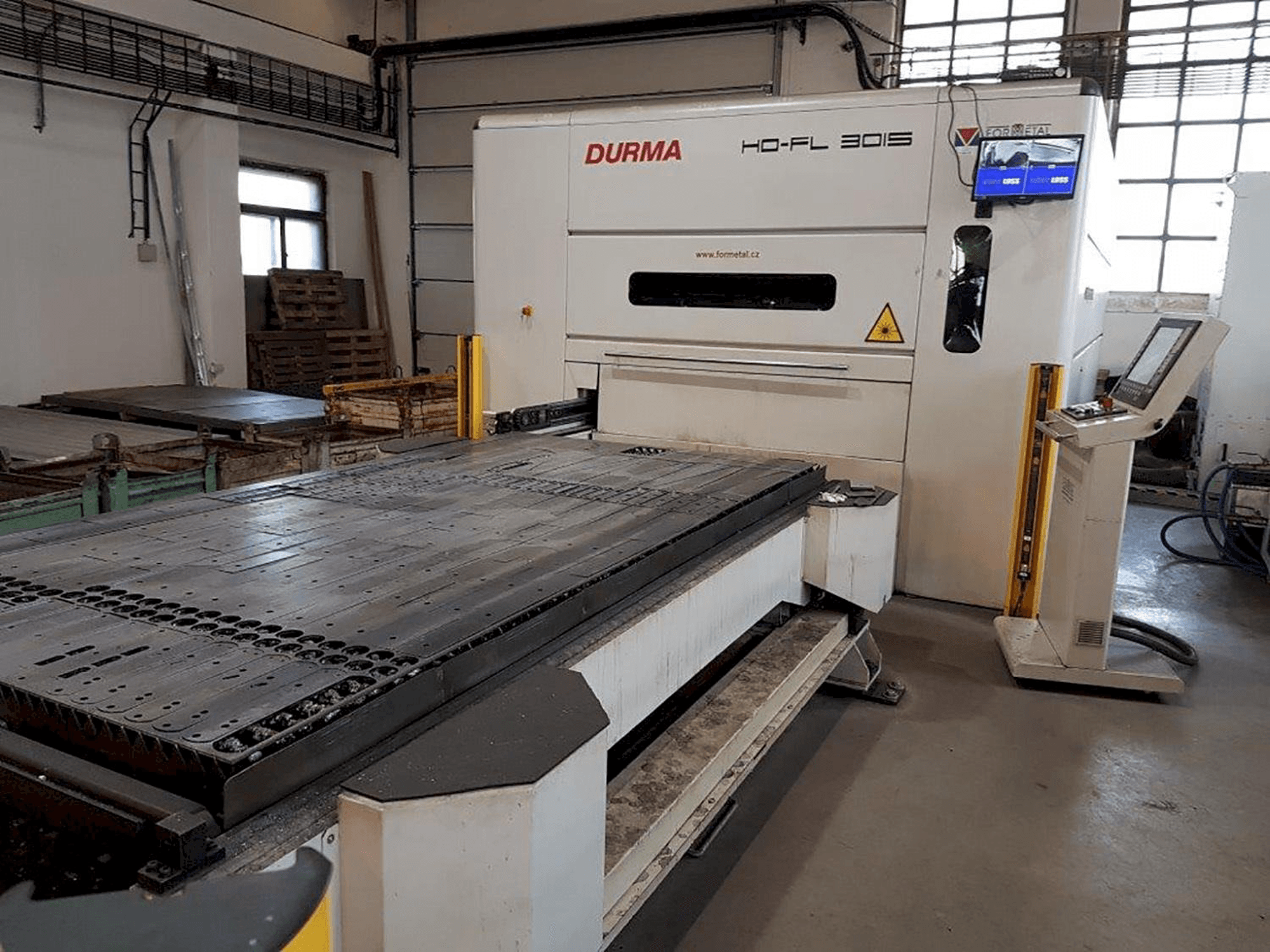 Prikaz stroja Durma HD-FL 3015 L sprijeda