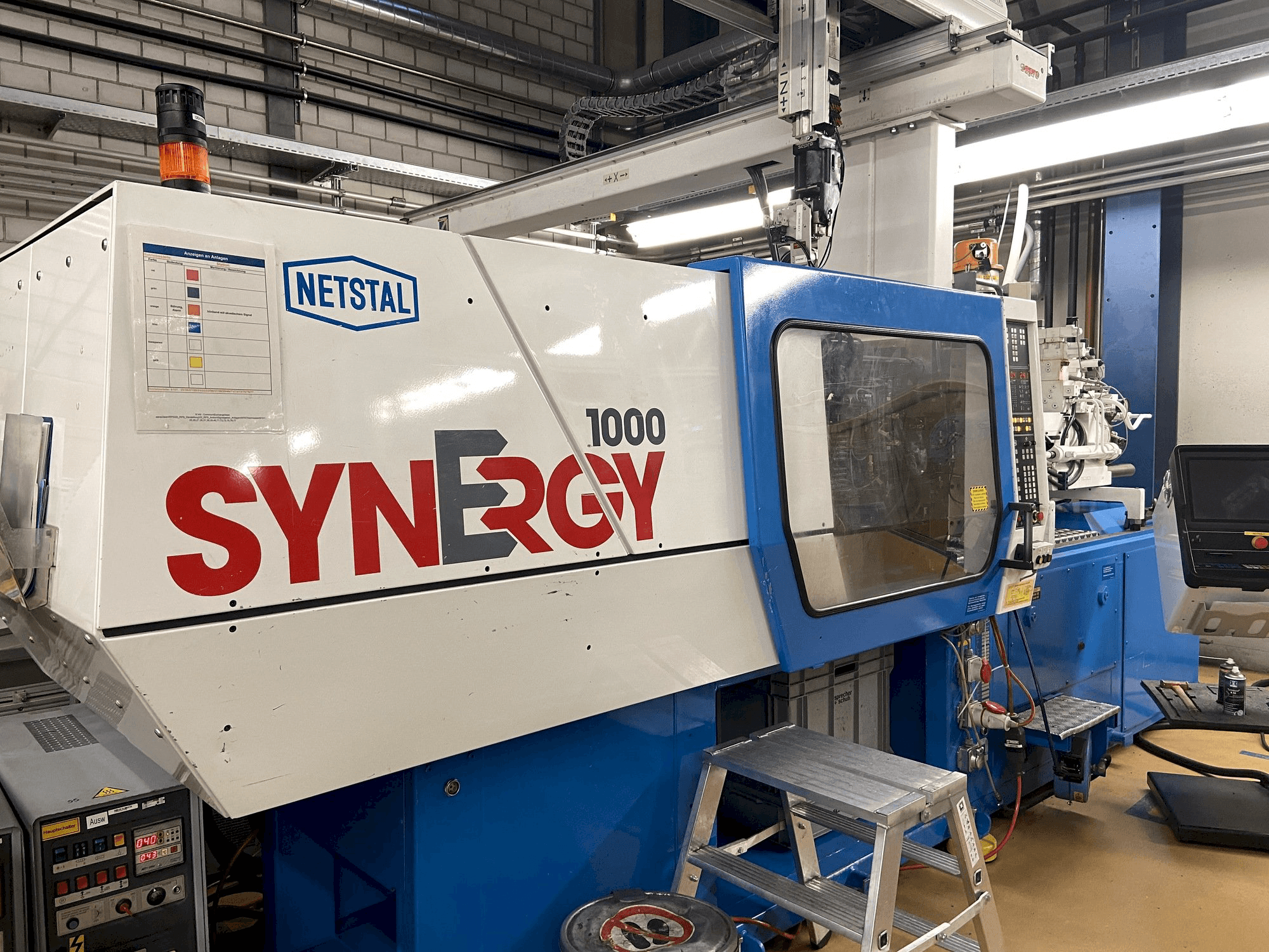 Prikaz stroja Netstal Synergy 1000-230 sprijeda