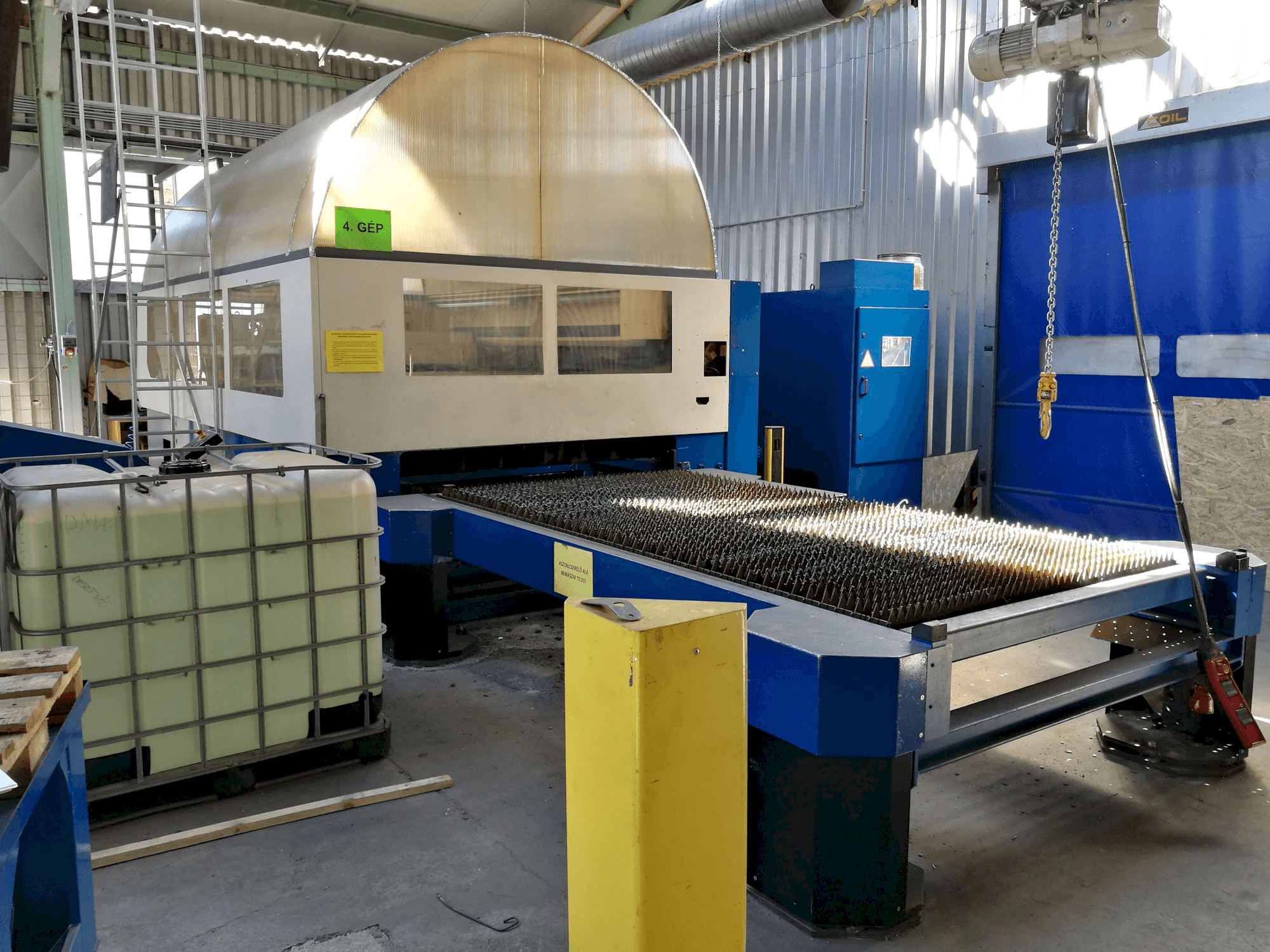 Prikaz lijeve strane stroja Trumpf Trumatic L 3030