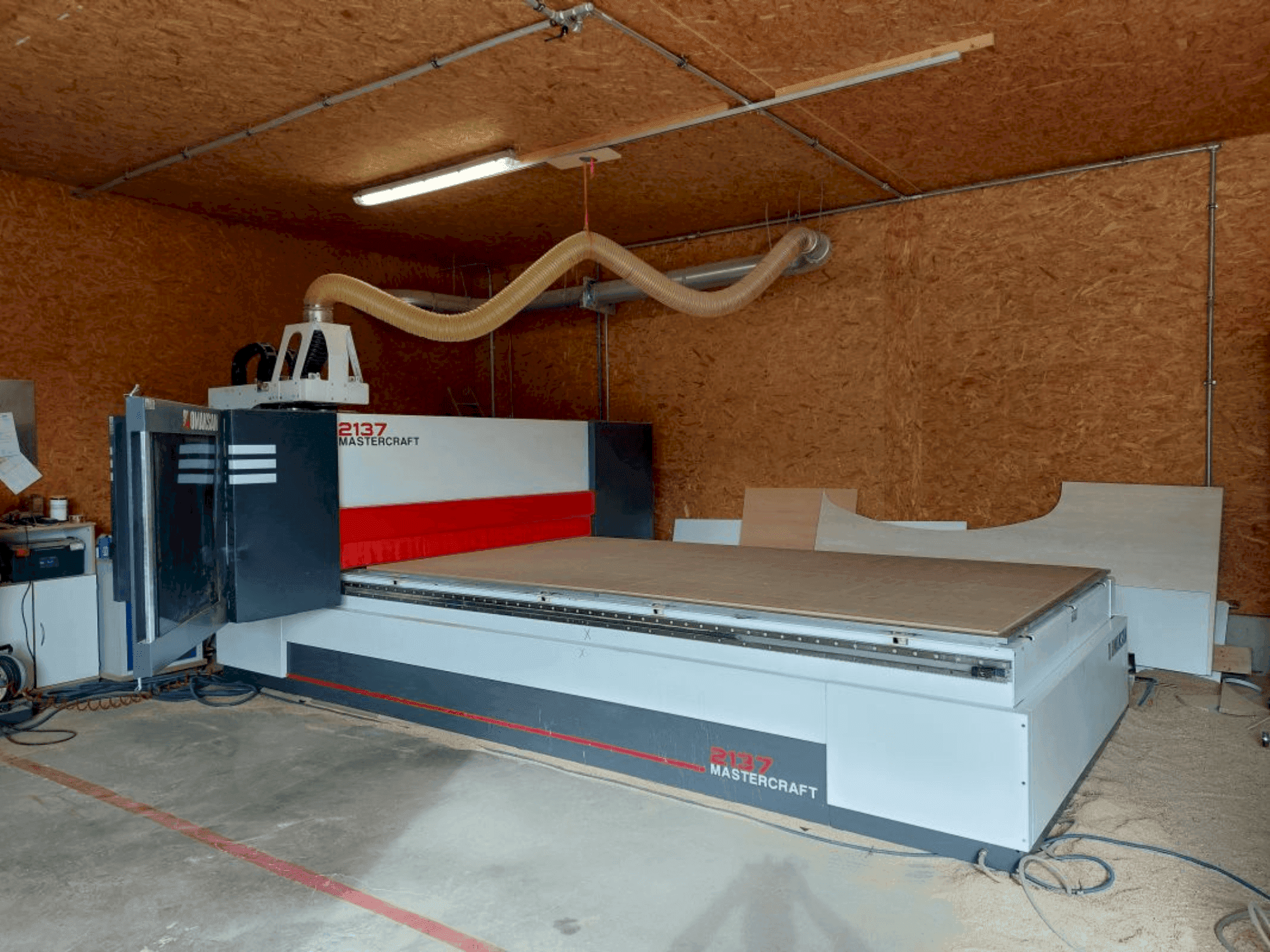 Prikaz stroja OMAKSAN Mastercraft 217 sprijeda