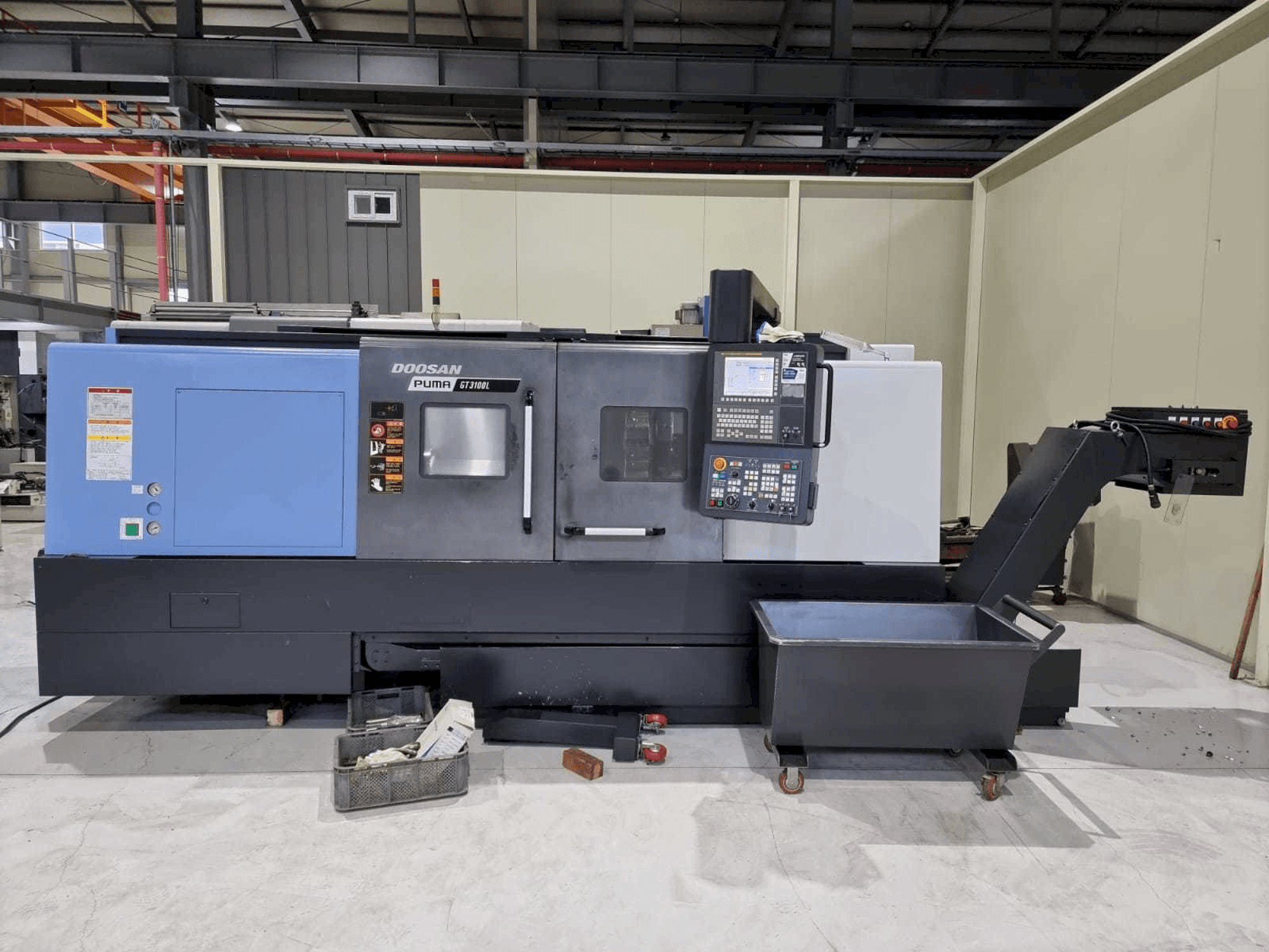 Prikaz stroja Doosan PUMA GT3100L sprijeda