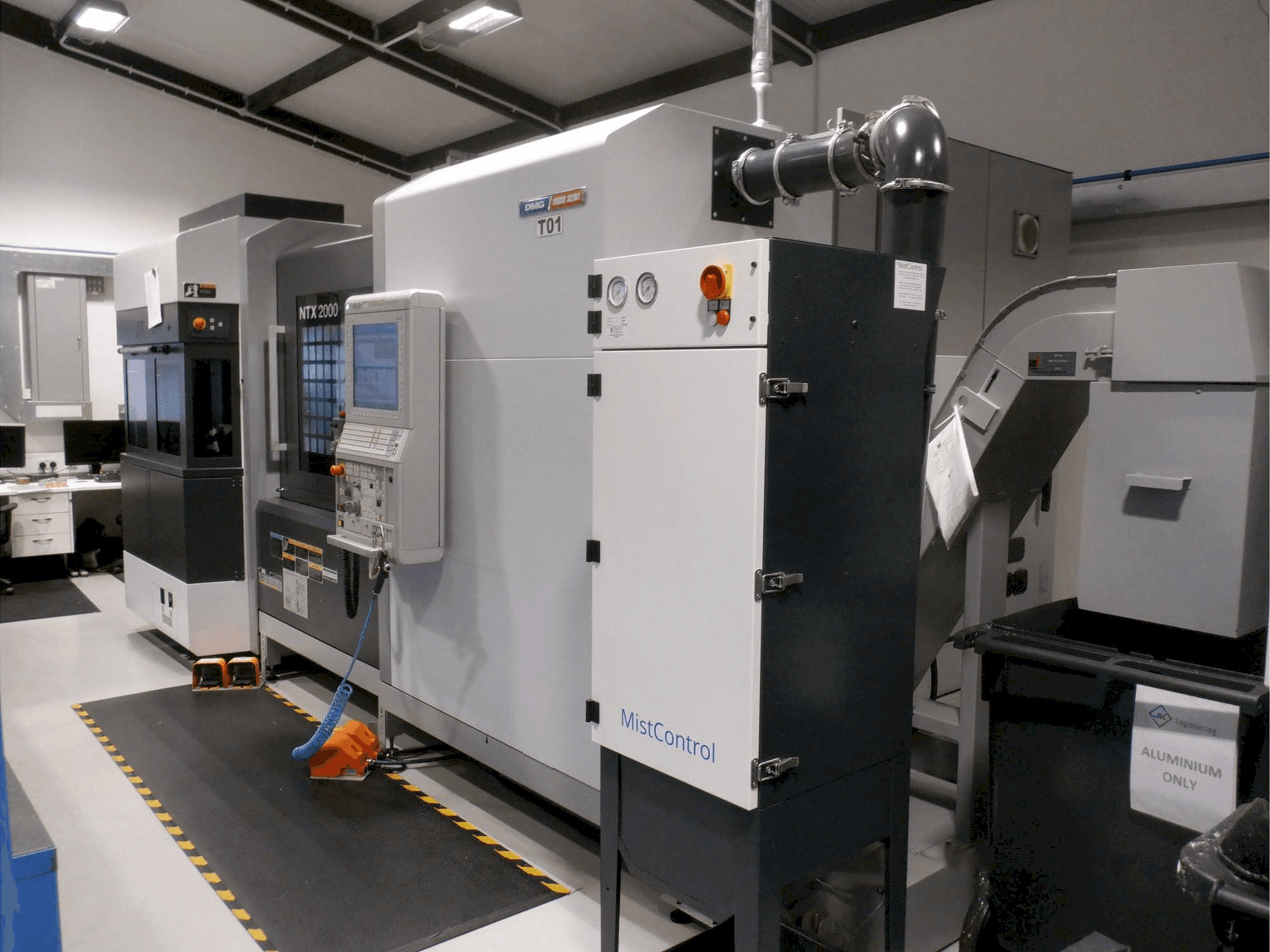 Prikaz stroja DMG MORI NTX 2000 sprijeda