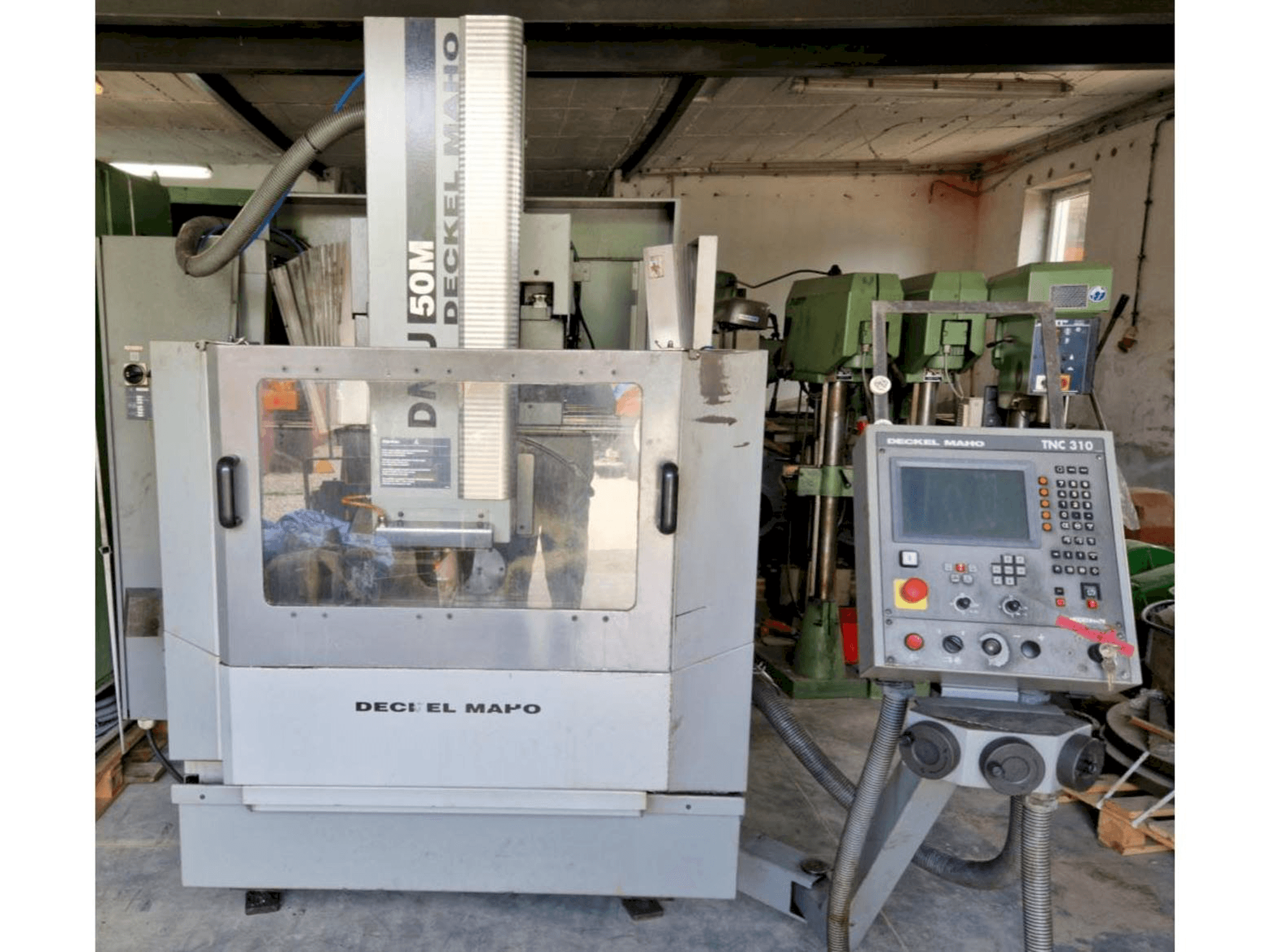 Prikaz stroja DECKEL MAHO DMU 50M sprijeda