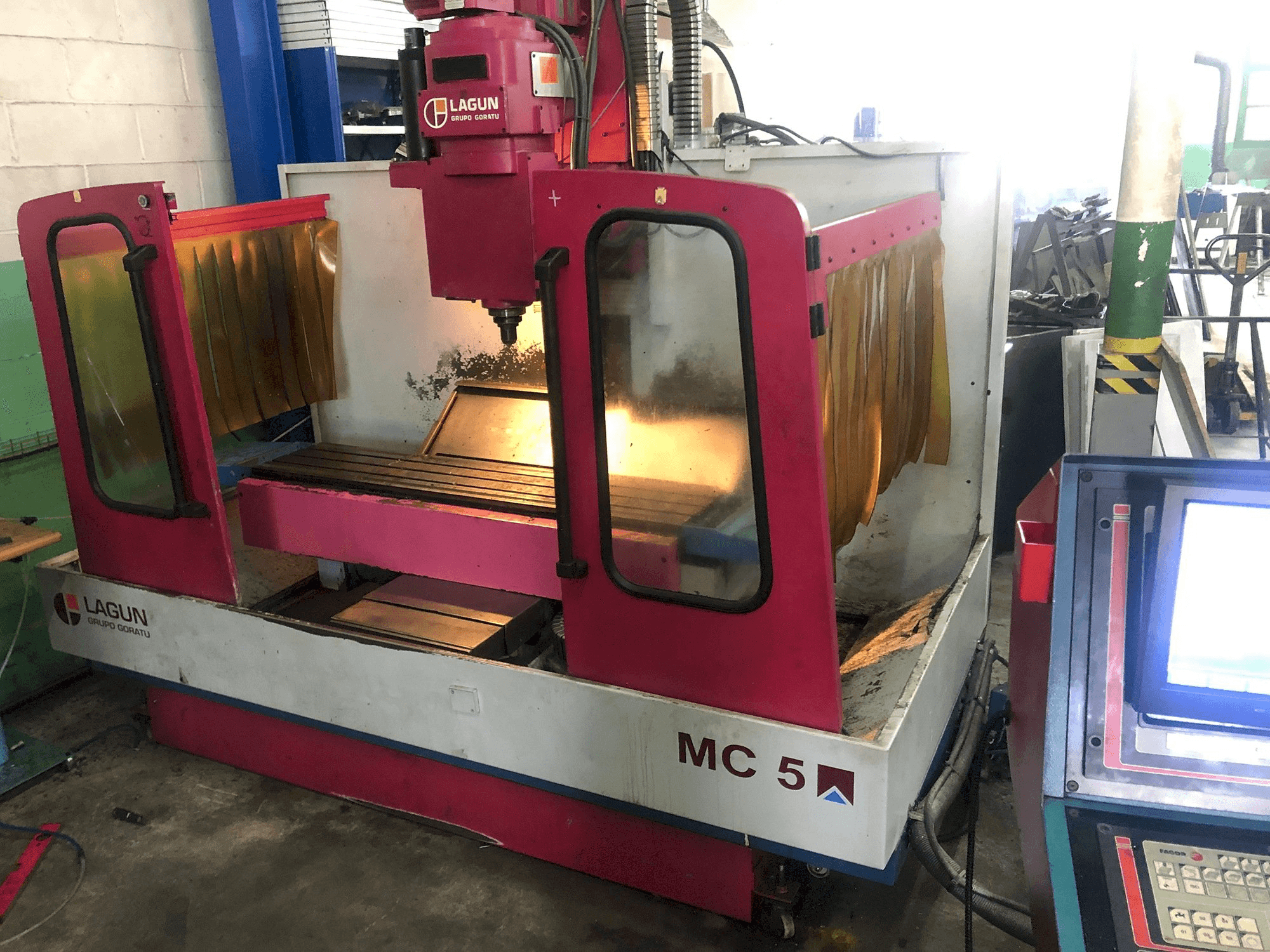 Prikaz stroja LAGUN MC 5 sprijeda