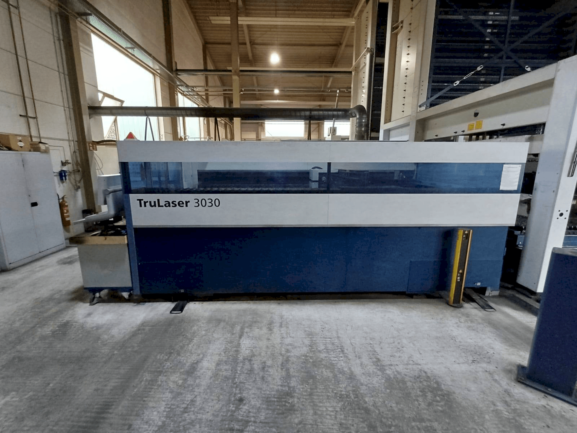 Prikaz stroja TRUMPF TruLaser 3030 sprijeda
