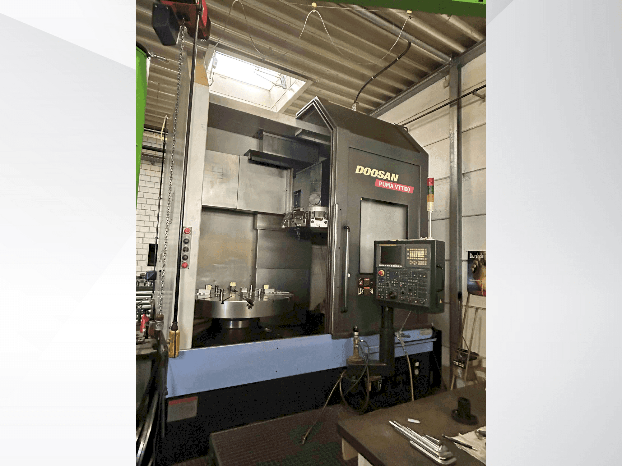 Prikaz stroja DOOSAN Puma VT1100 sprijeda