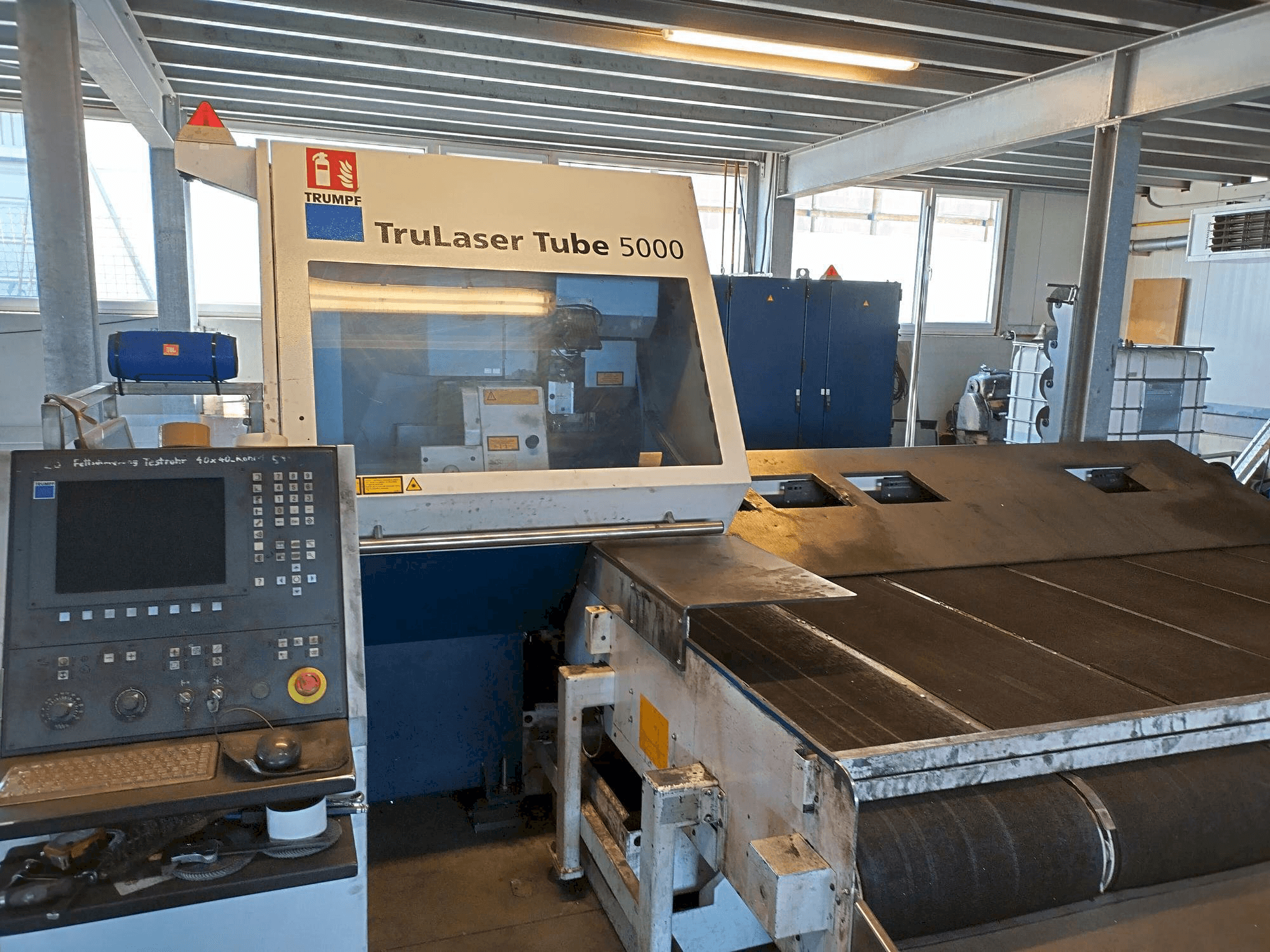 Prikaz stroja Trumpf TruLaser Tube 5000 sprijeda