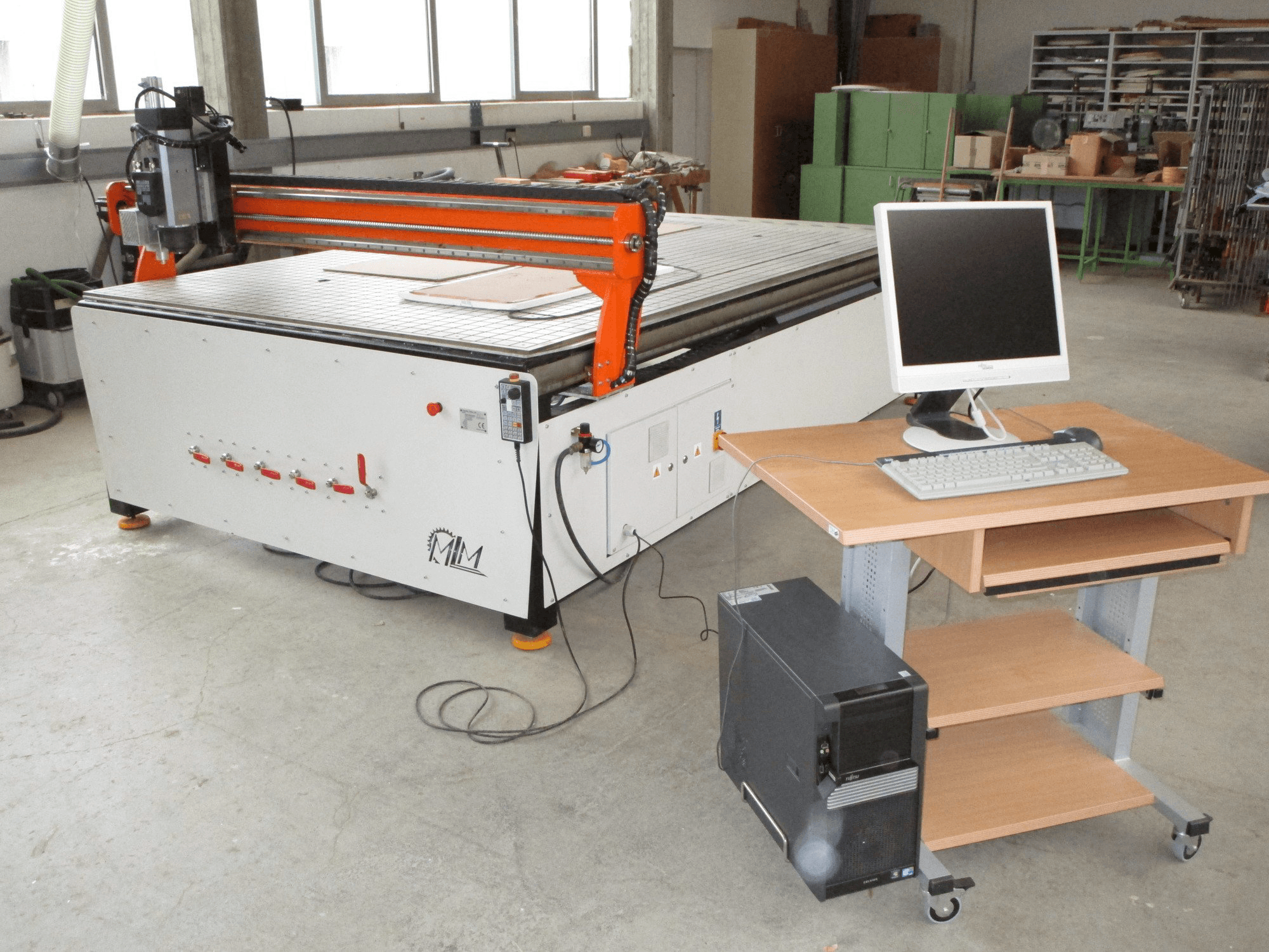 Prikaz stroja MLM Ploter CNC sprijeda