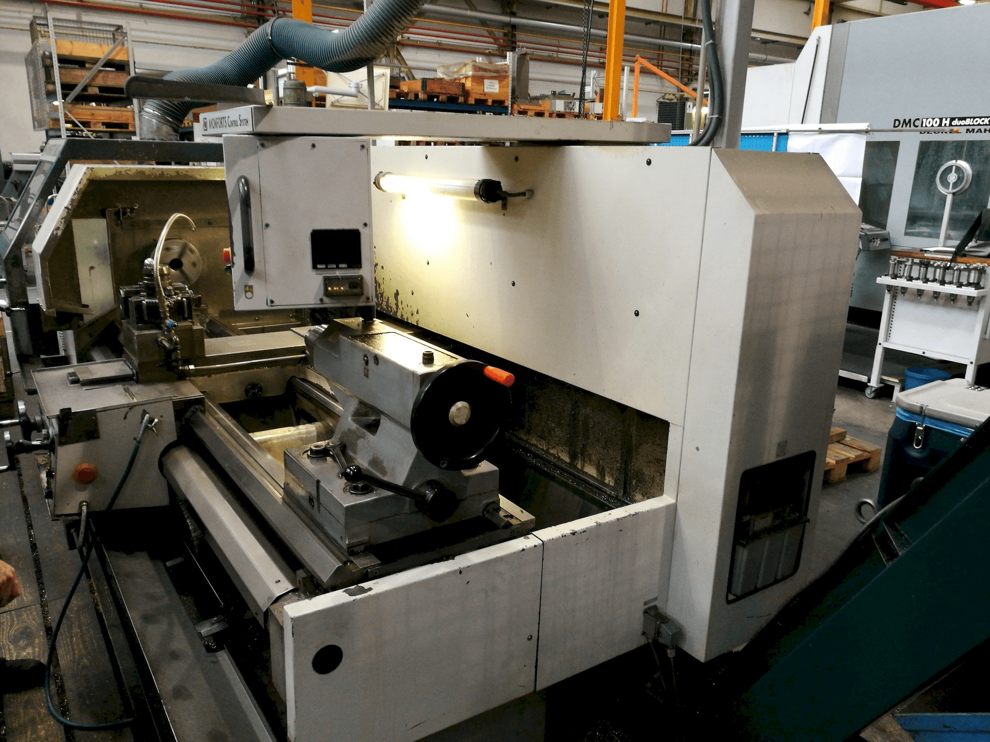 Prikaz stroja Monforts KNC 6 sprijeda