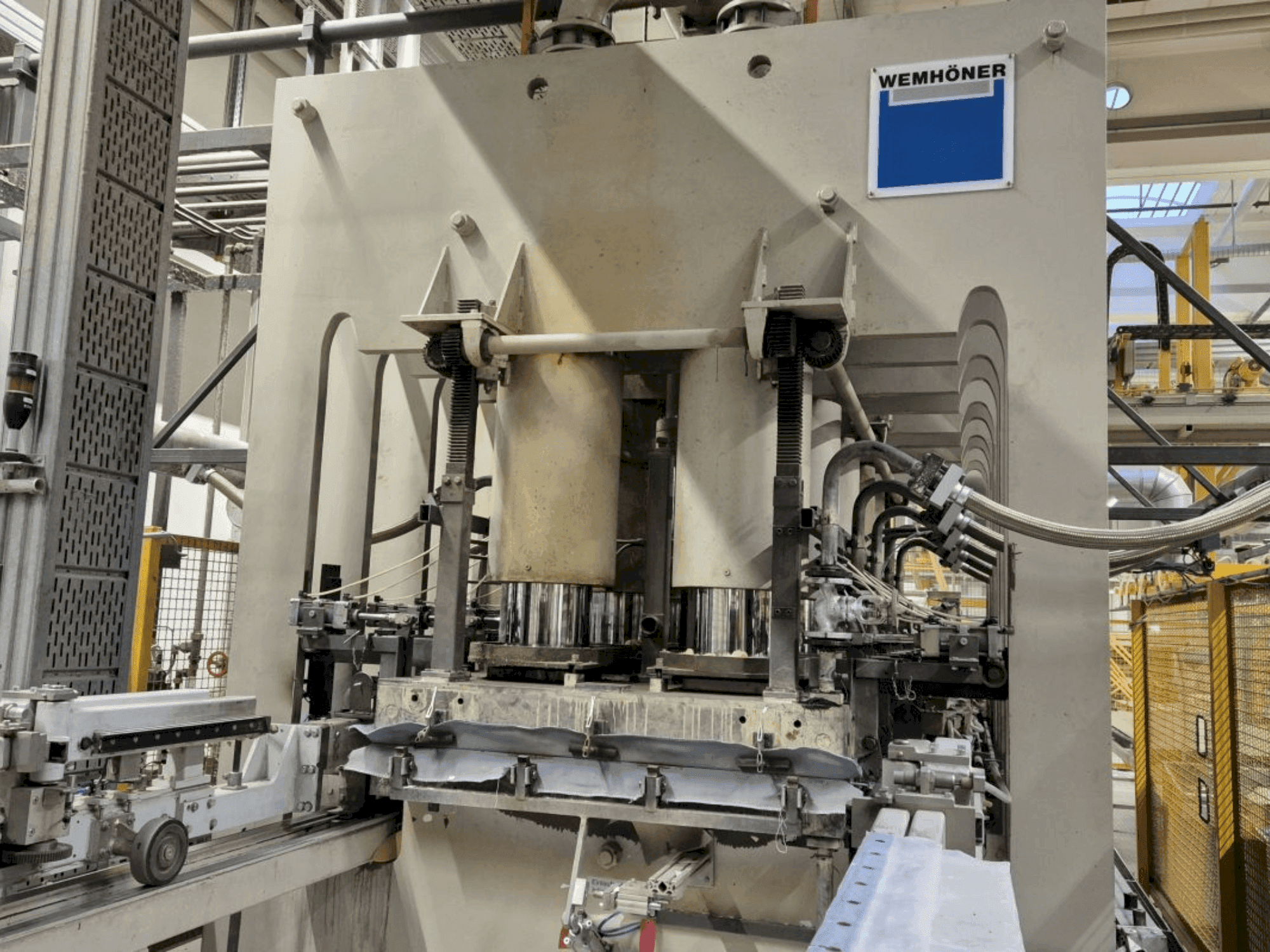 Prikaz stroja WEMHÖNER KT-F-1E sprijeda