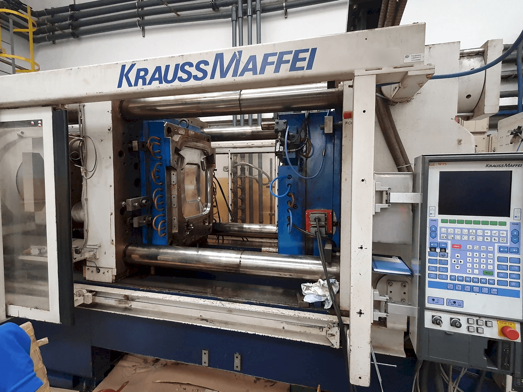 Prikaz stroja Krauss Maffei 800-4350 BM (1996) sprijeda