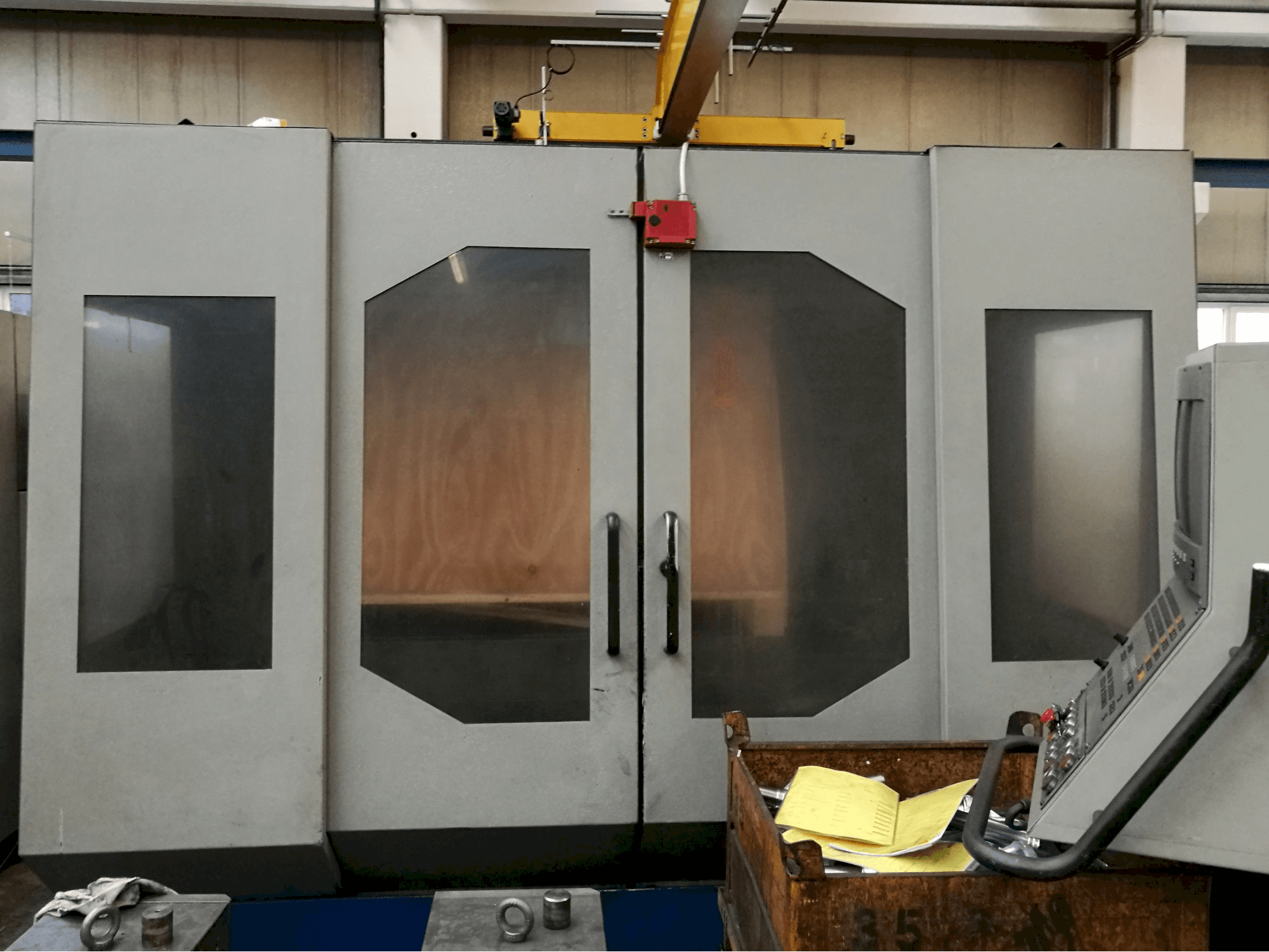 Prikaz stroja Strojtos FGS 50 CNC sprijeda