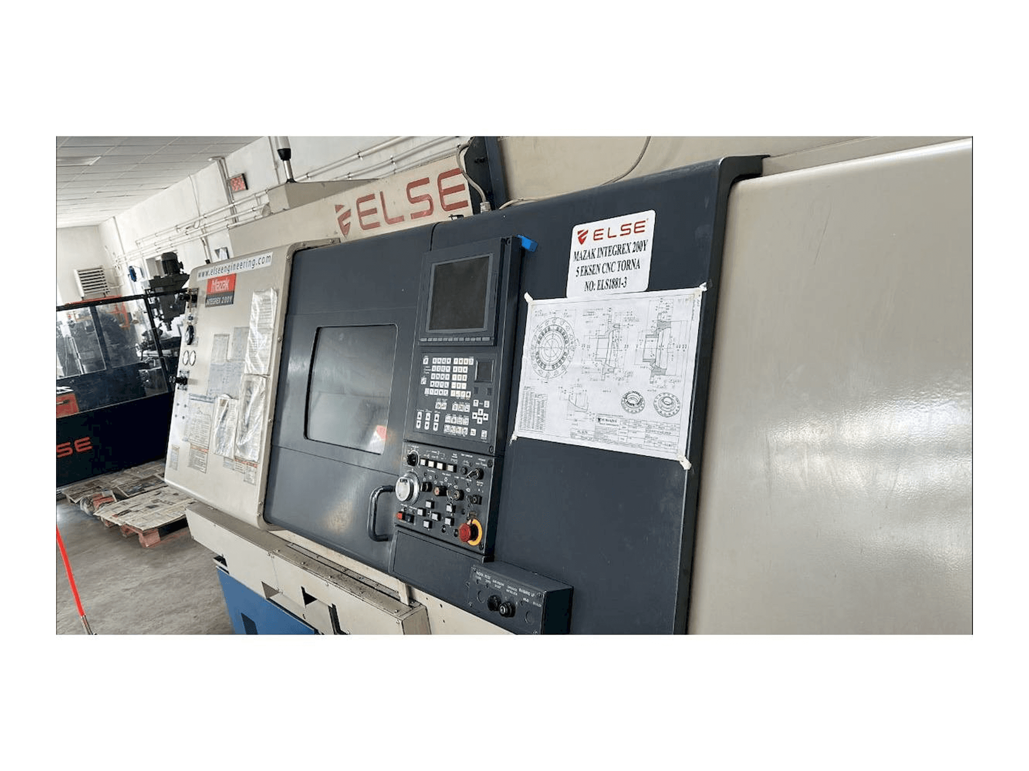 Prikaz stroja Mazak Integrex 200Y sprijeda