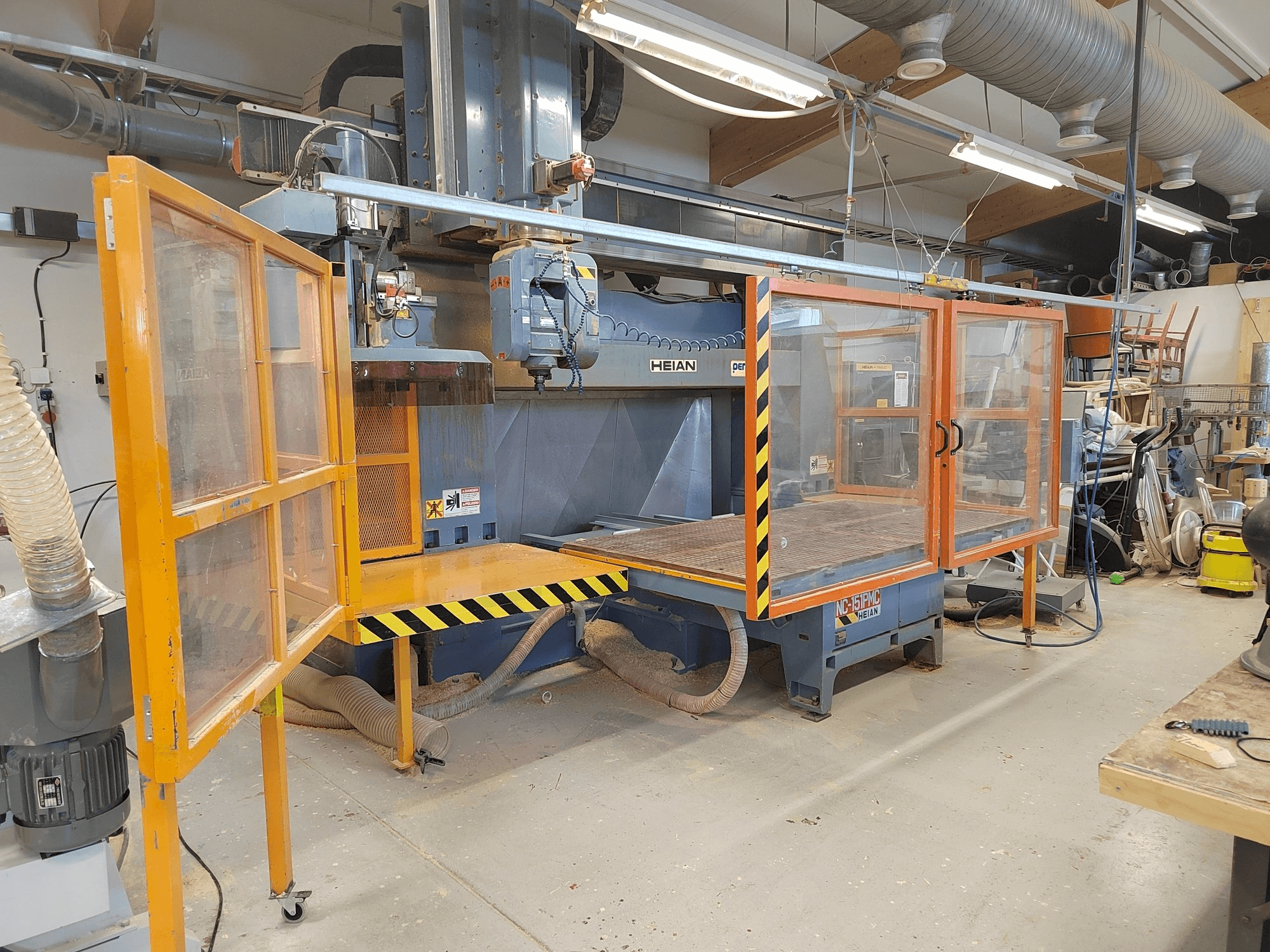 Prikaz stroja HEIAN NC 151 sprijeda