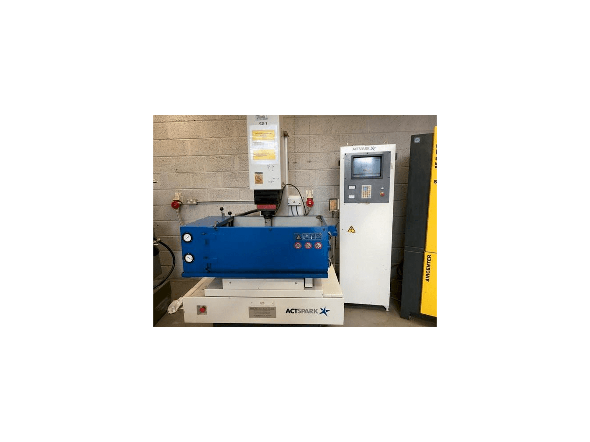 Prikaz stroja AGIE ActSpark SP-1 sprijeda