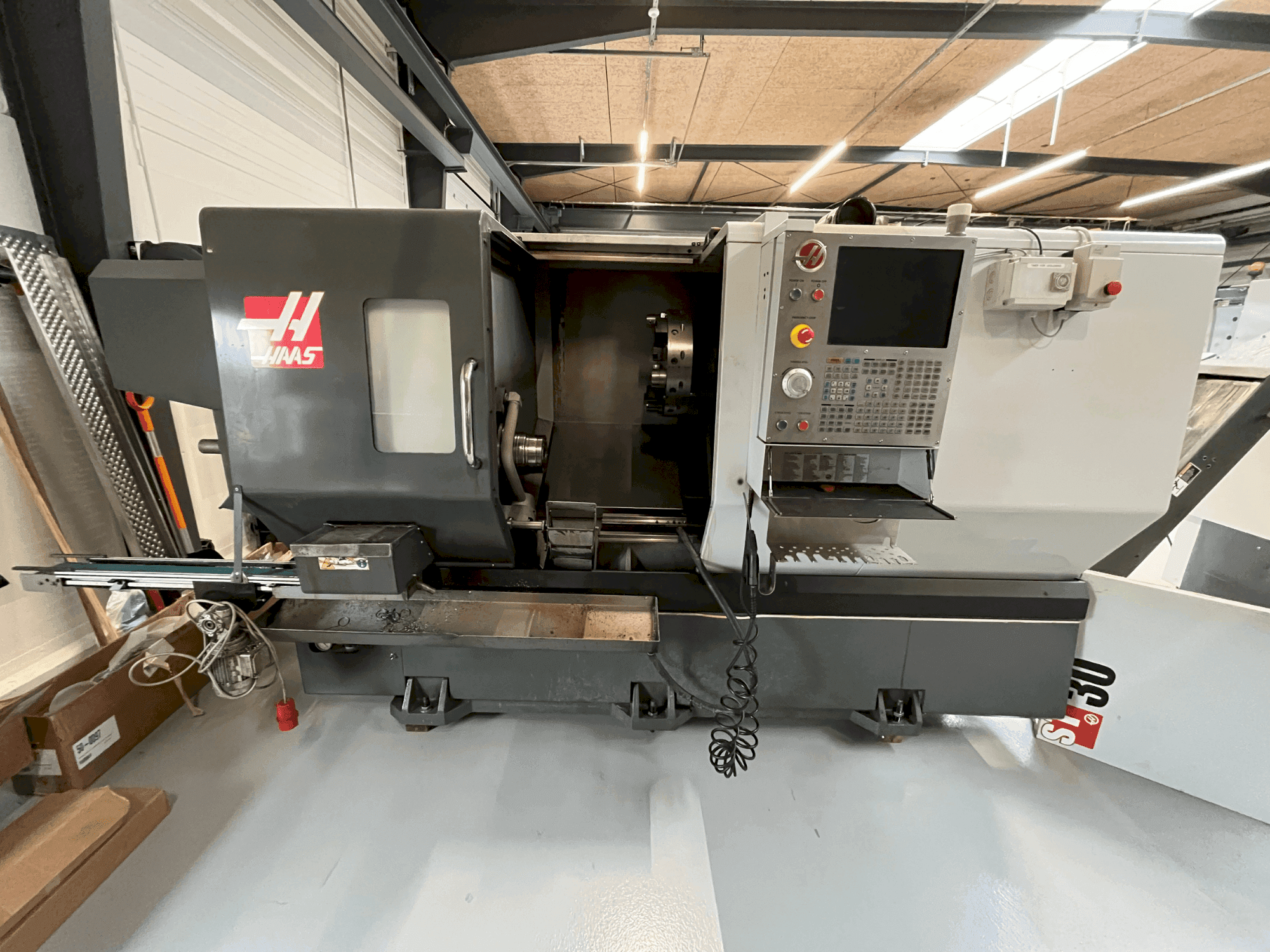 Prikaz stroja HAAS ST-30 sprijeda