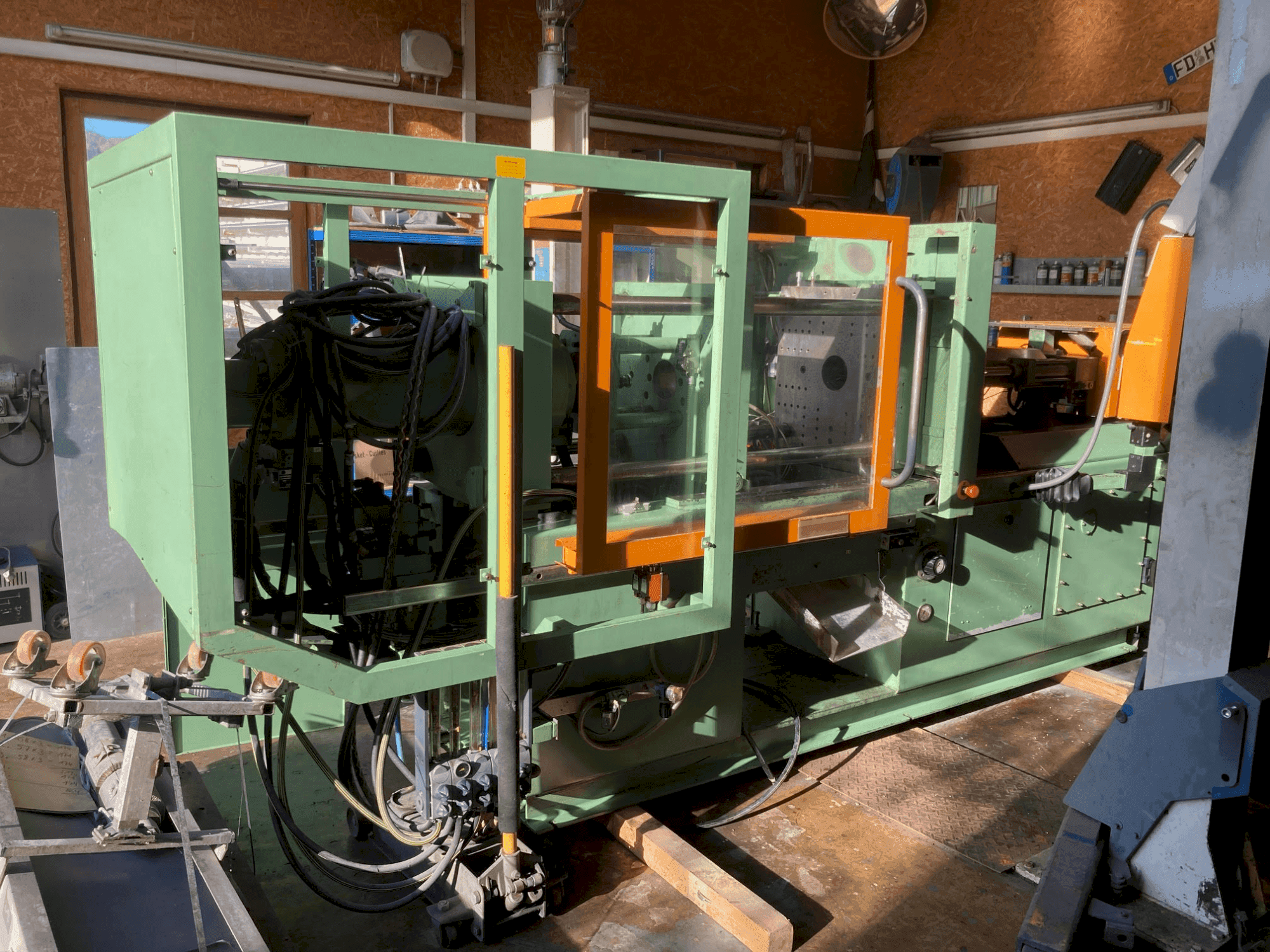 Prikaz stroja FERROMATIK K75-S sprijeda