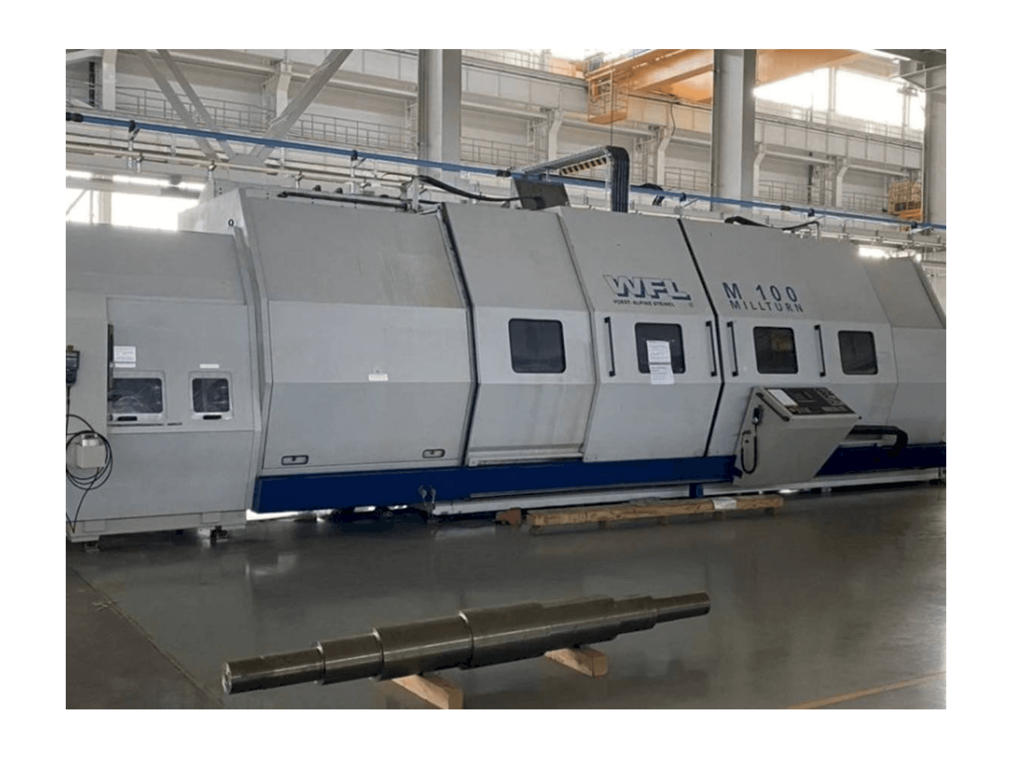 Prikaz stroja WFL M 100 sprijeda