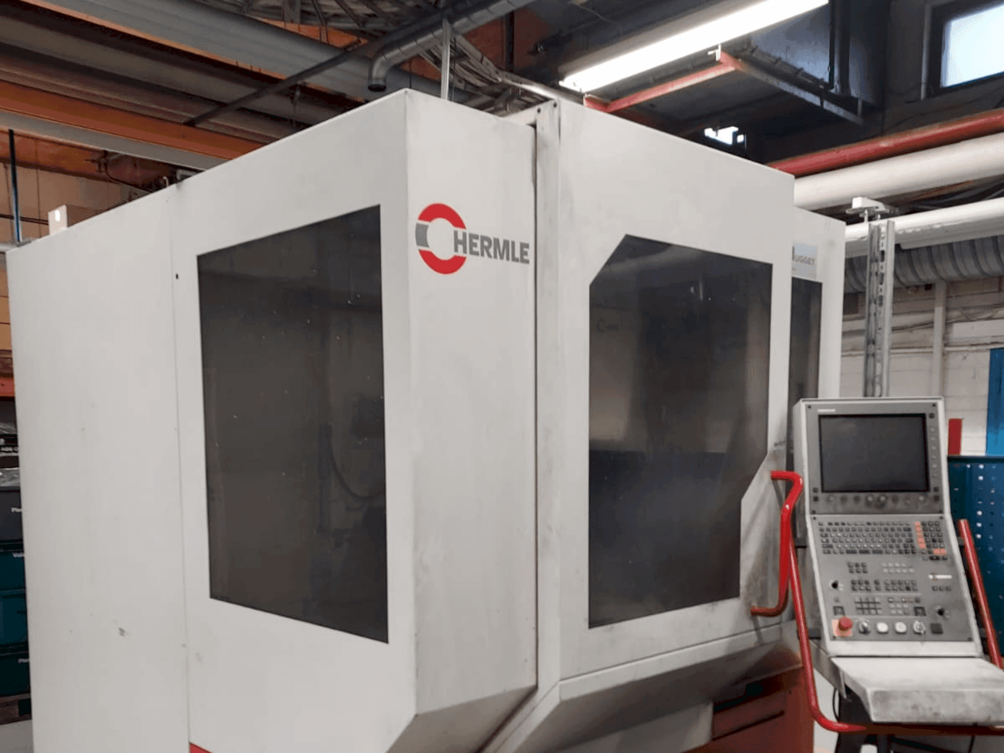 Prikaz stroja HERMLE U 740 sprijeda