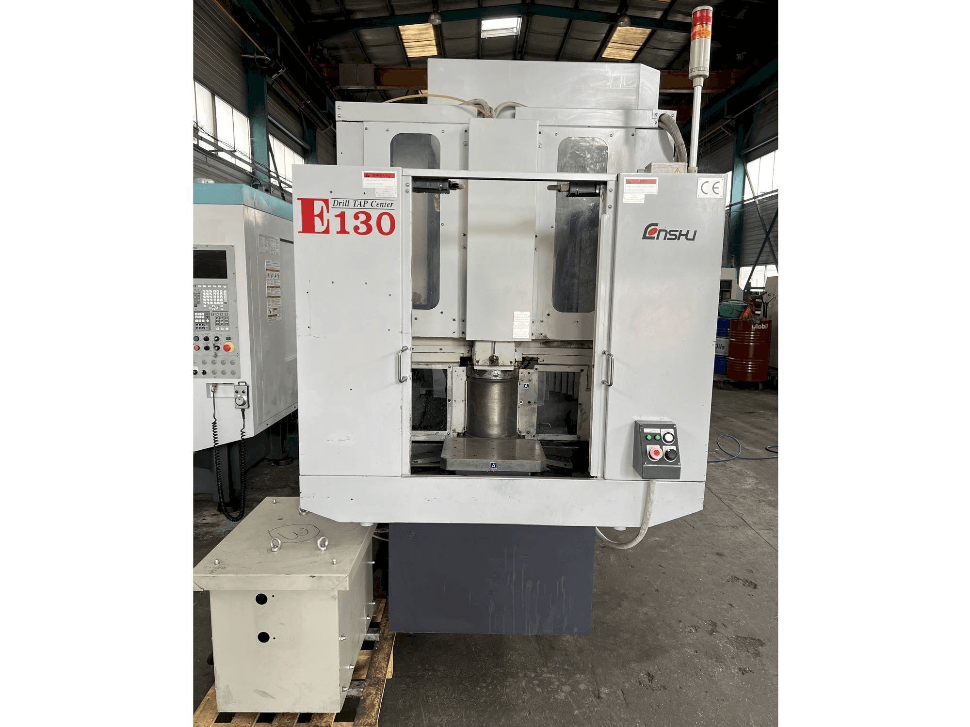 Prikaz stroja Enshu E130 sprijeda