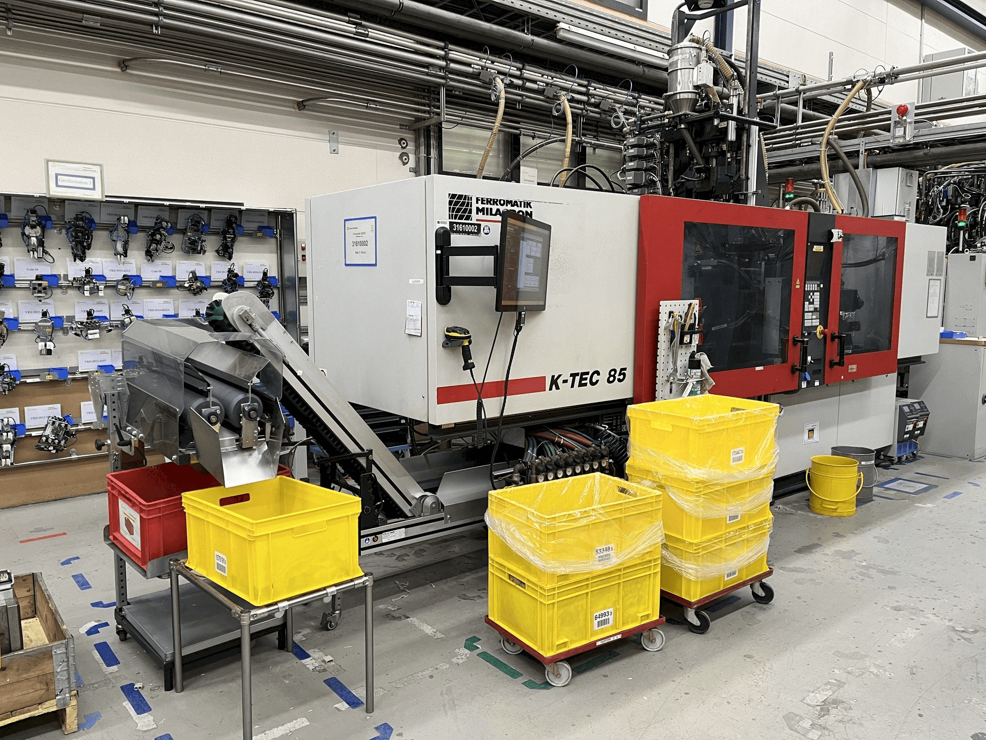 Prikaz stroja FERROMATIK Milacron K-Tec 85 sprijeda
