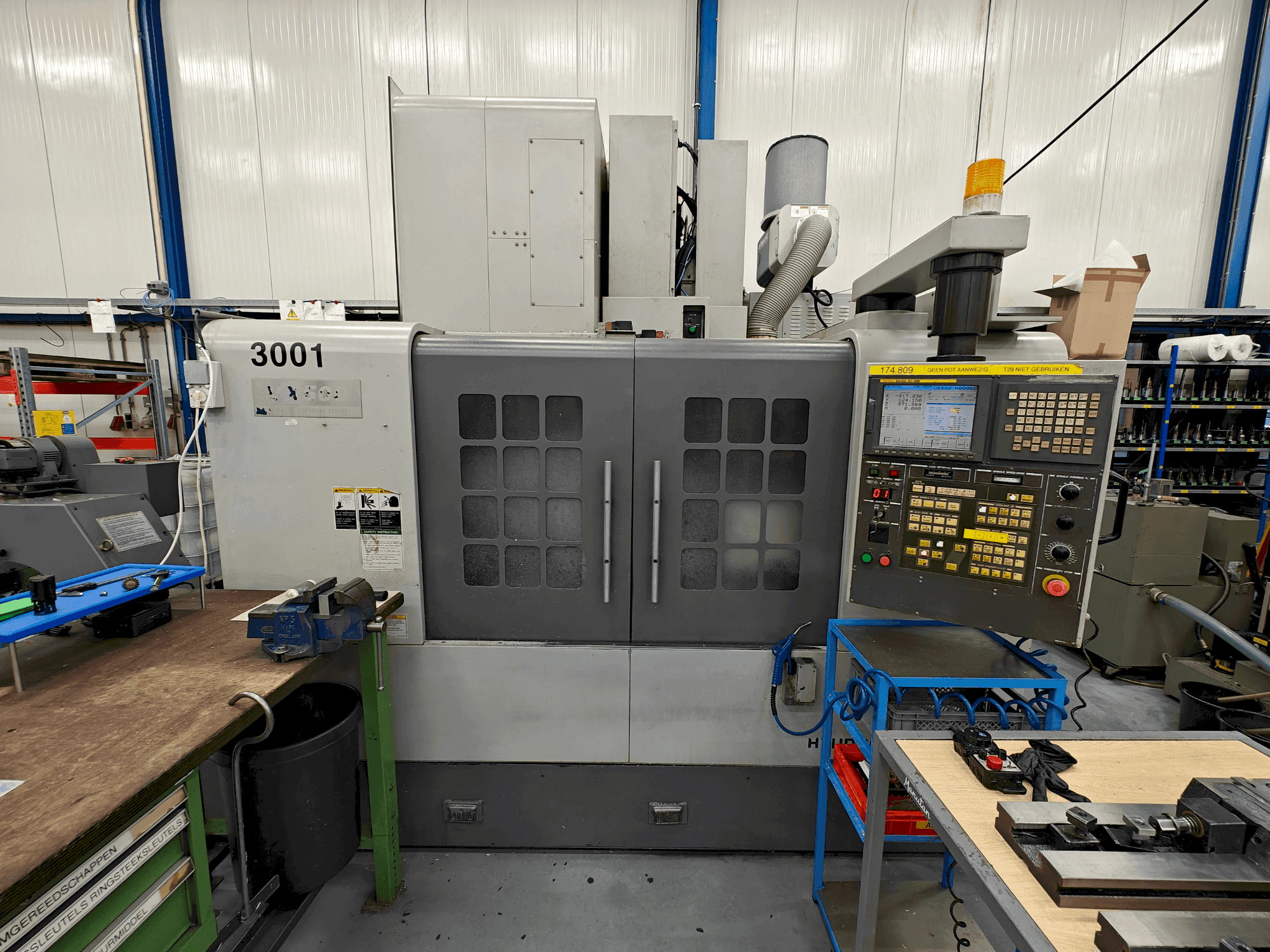 Prikaz stroja HYUNDAI KIA VX 500 sprijeda