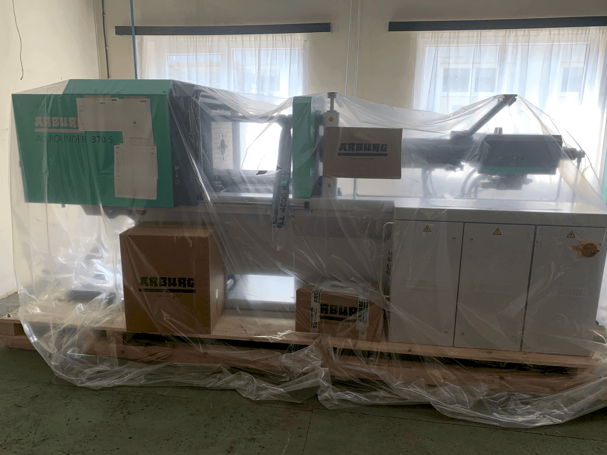 Prikaz stroja Arburg 370 S 600-290 U sprijeda