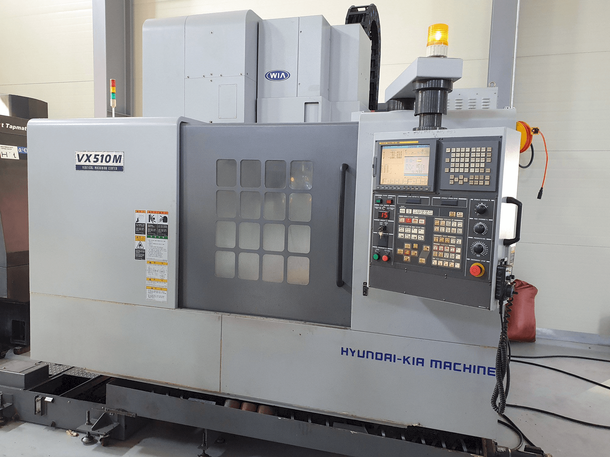 Prikaz stroja Hyundai Kia VX510M sprijeda