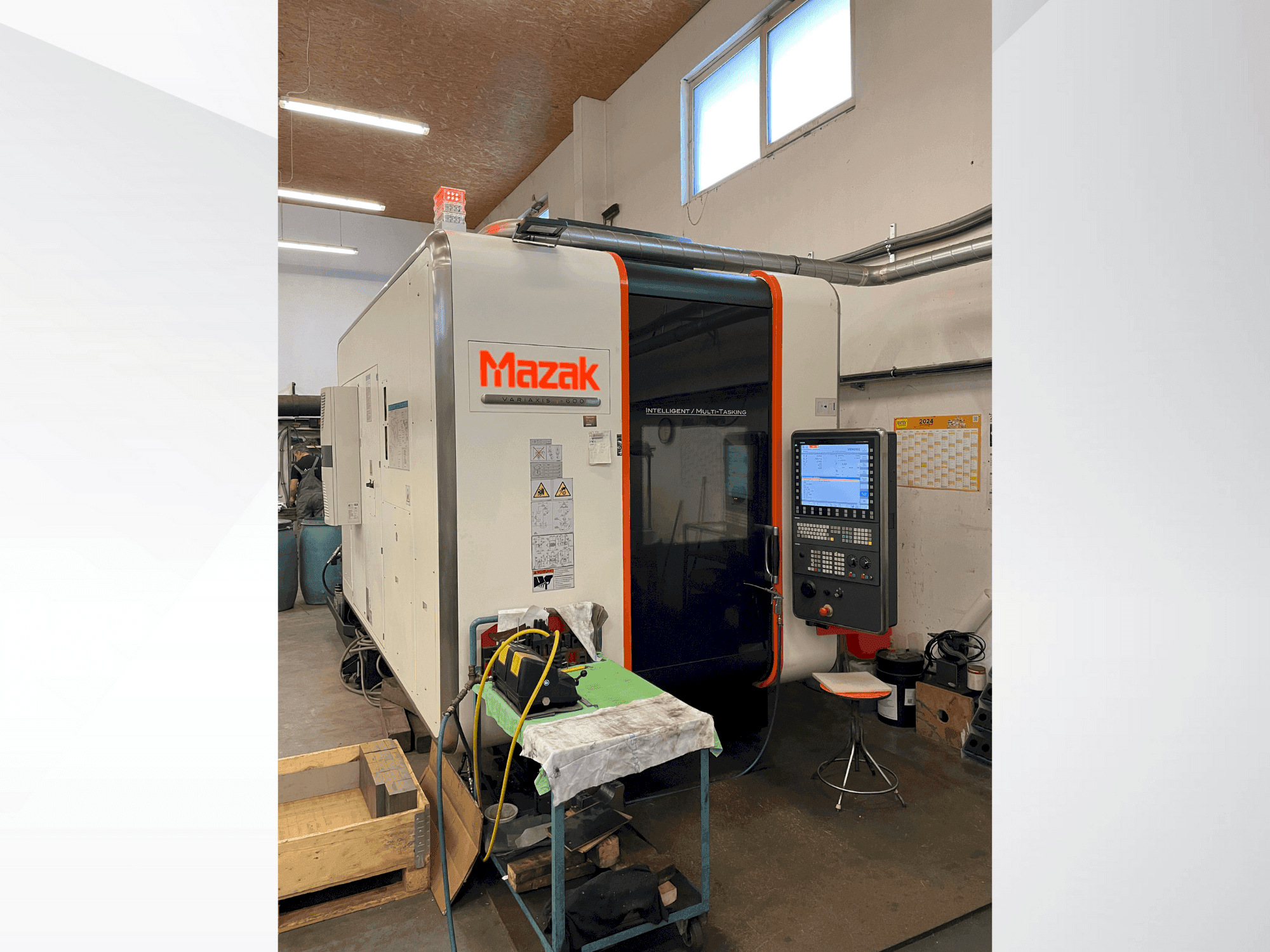 Prikaz stroja Mazak Variaxis i-600 sprijeda