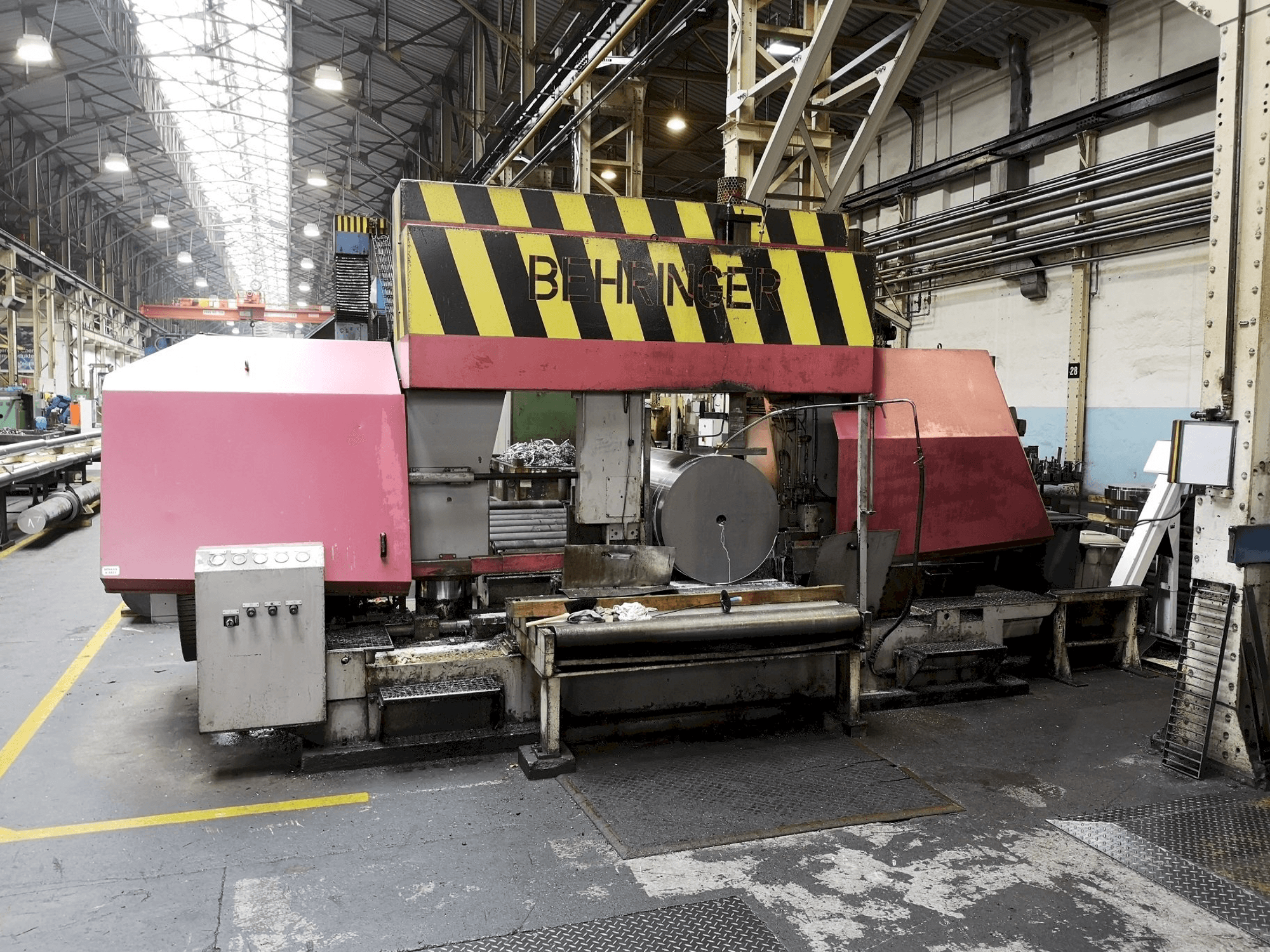 Prikaz stroja Behringer HBP1080/1700 A/CNC sprijeda