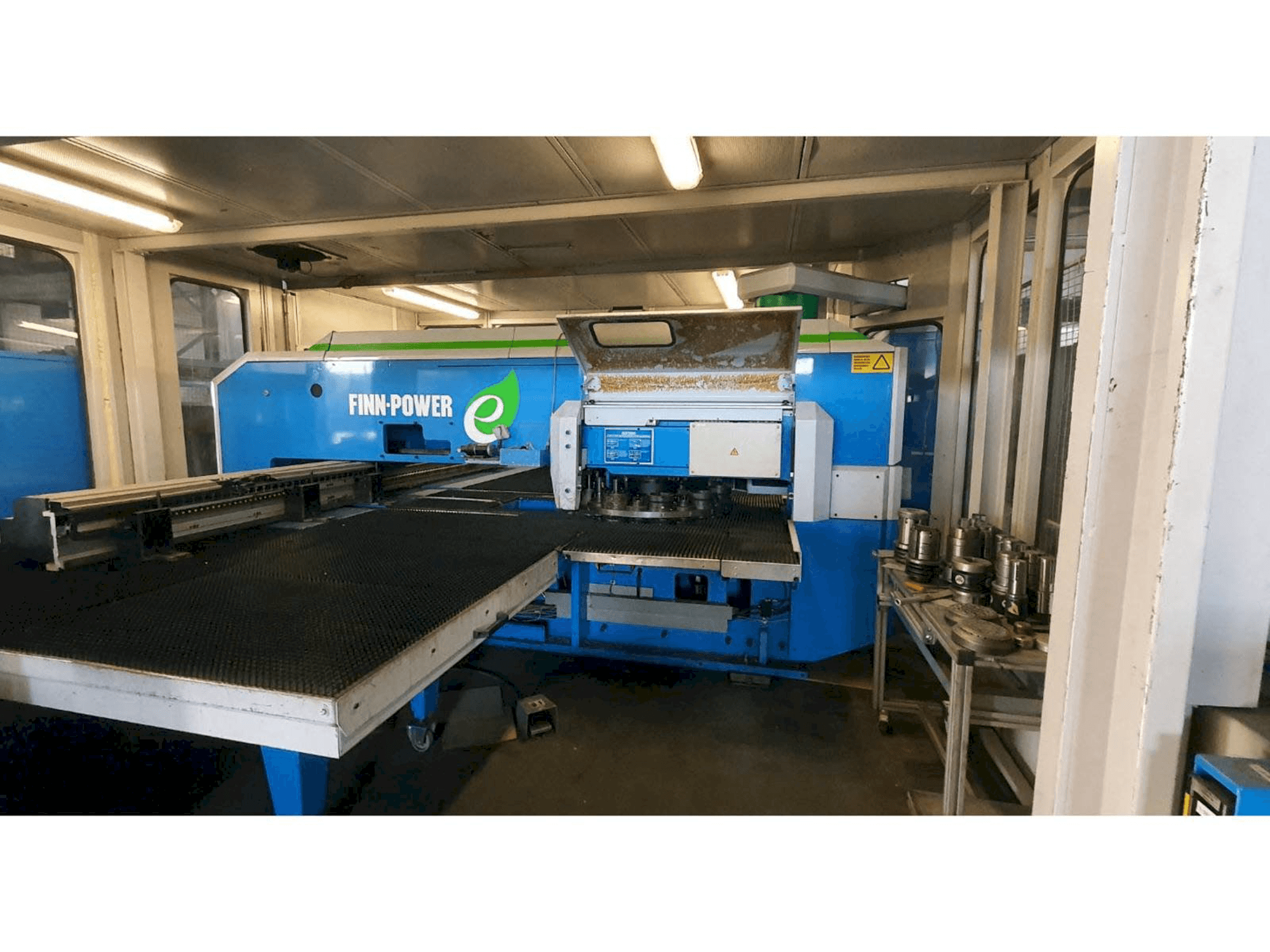 Prikaz stroja Finn-Power E5 SBV sprijeda