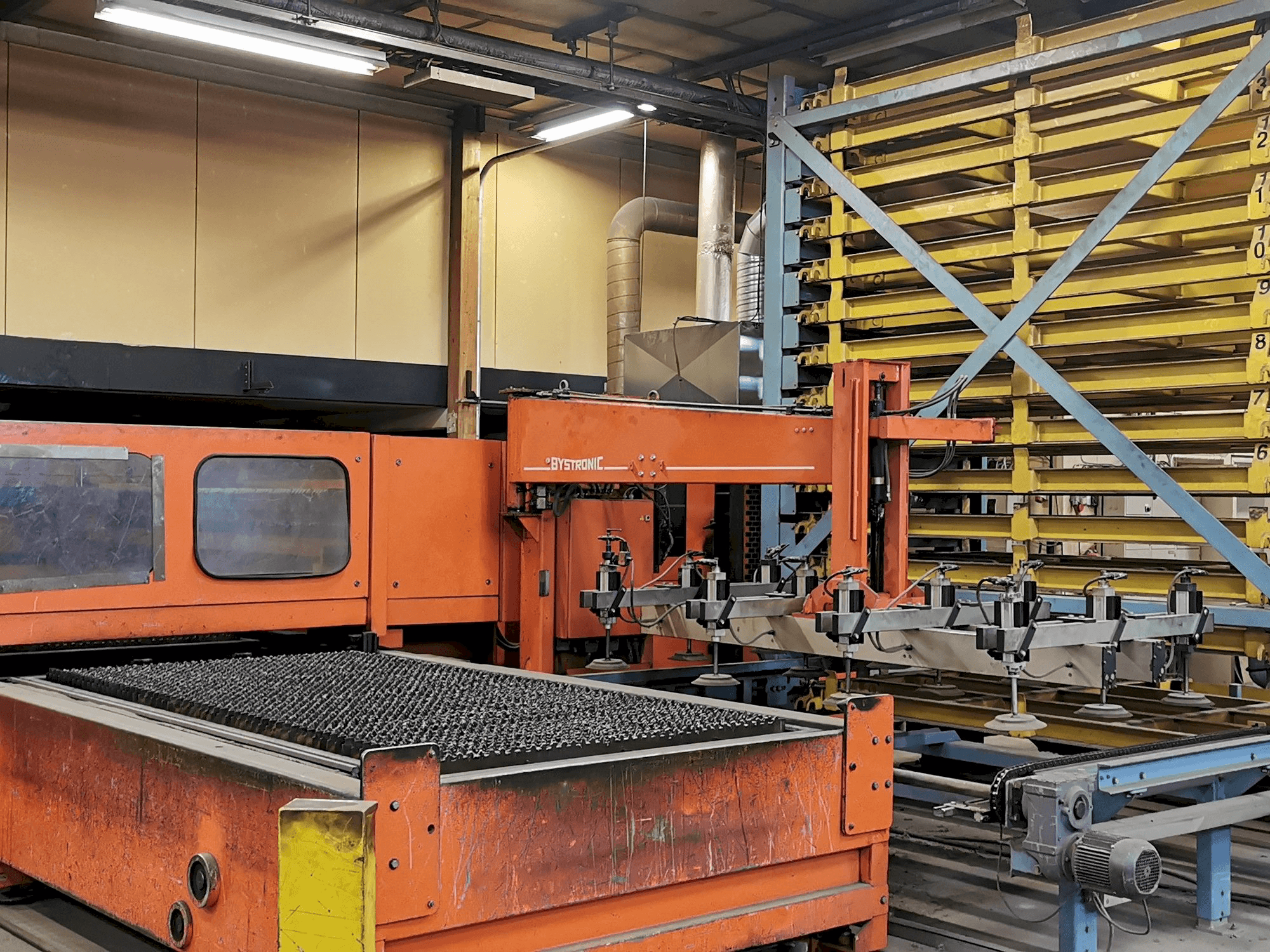 Prikaz stroja Bystronic BTL 3500 sprijeda