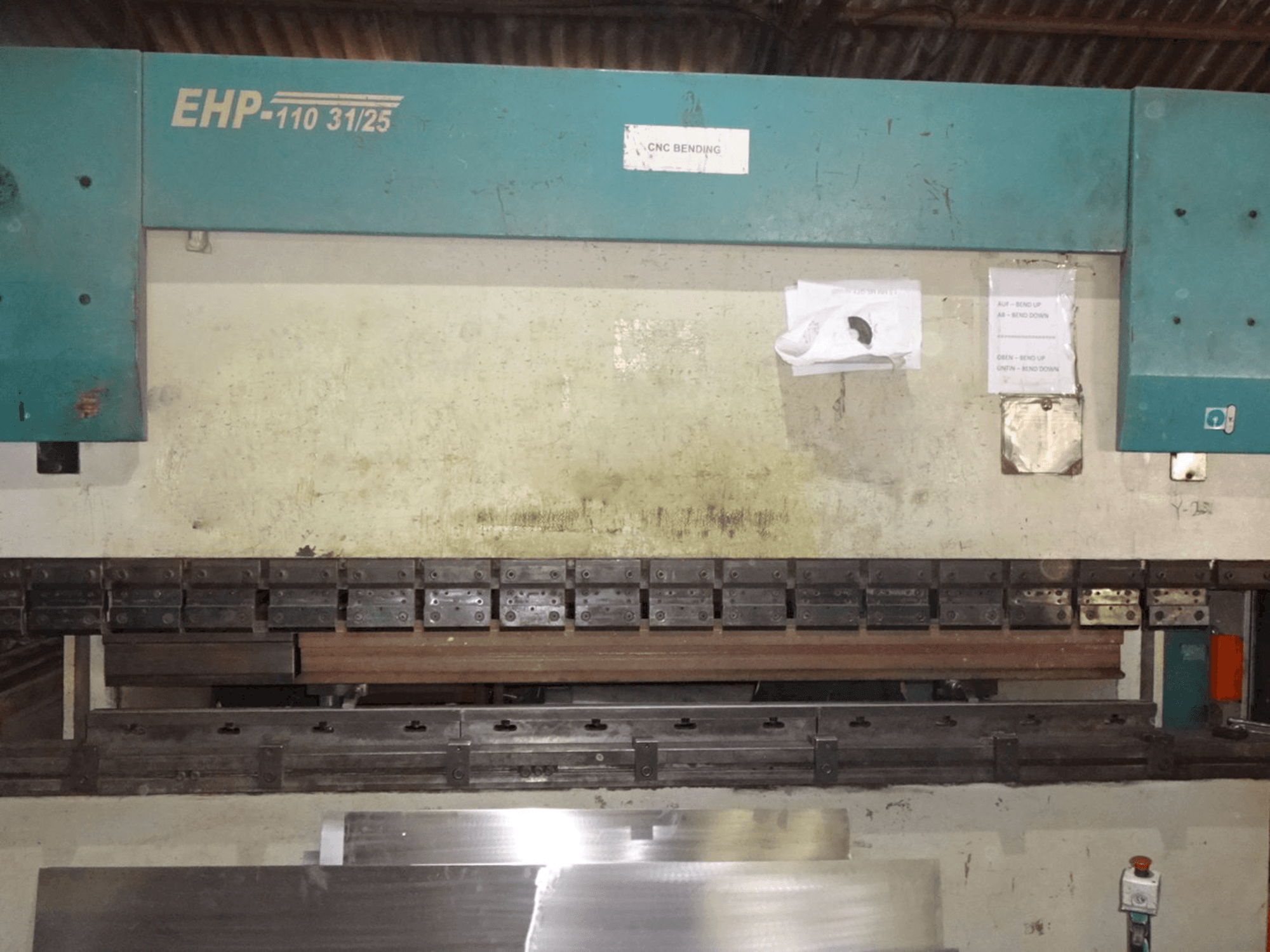 Prikaz stroja Hindustan Hydraulics EHP 110 sprijeda