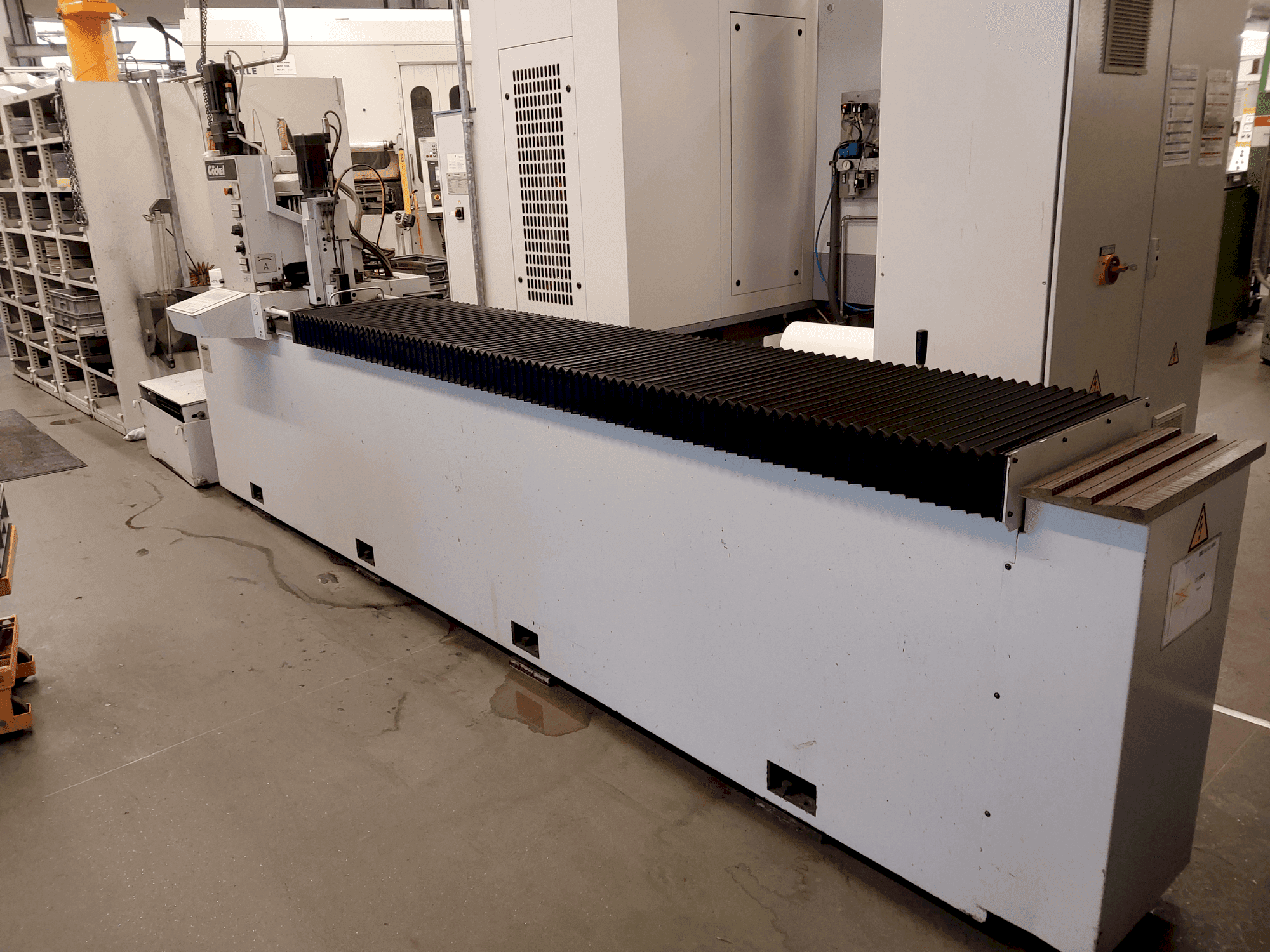 Prikaz stroja GÖCKEL G50 elTrob sprijeda