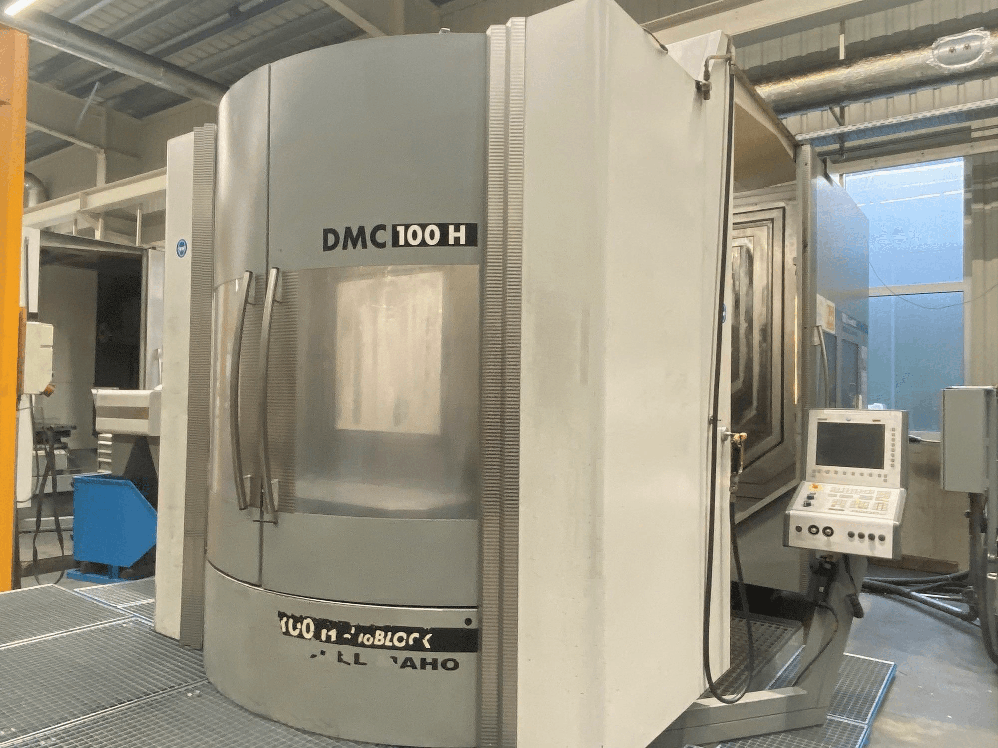 Prikaz stroja DECKEL MAHO DMC 100H duoBLOCK sprijeda