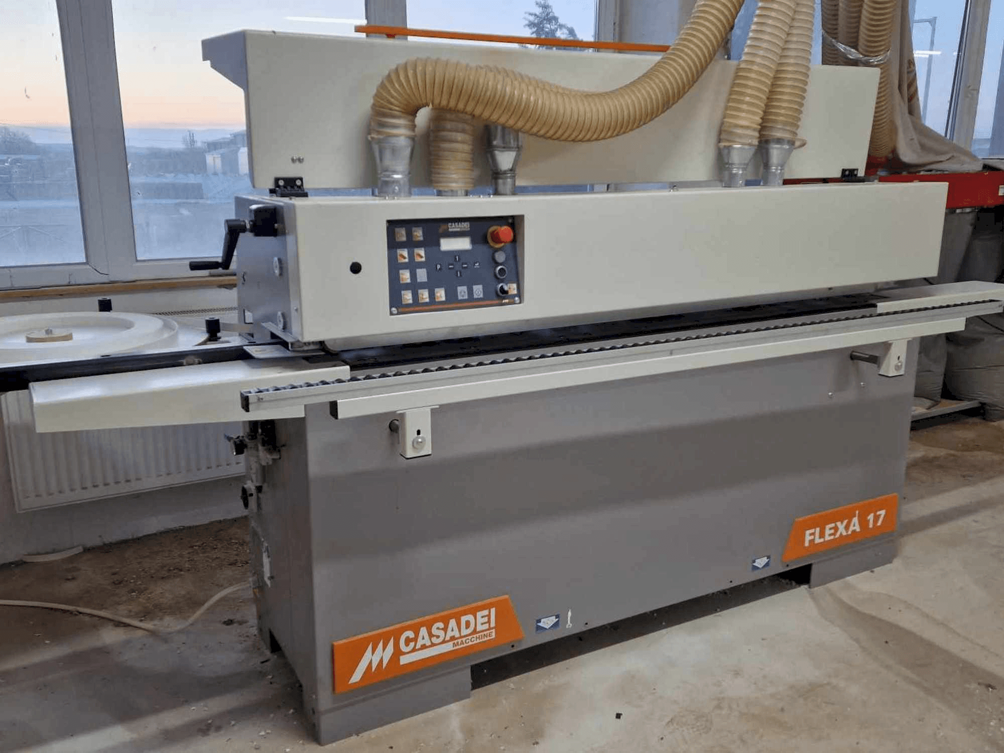 Prikaz lijeve strane stroja CASADEI Flexa 17