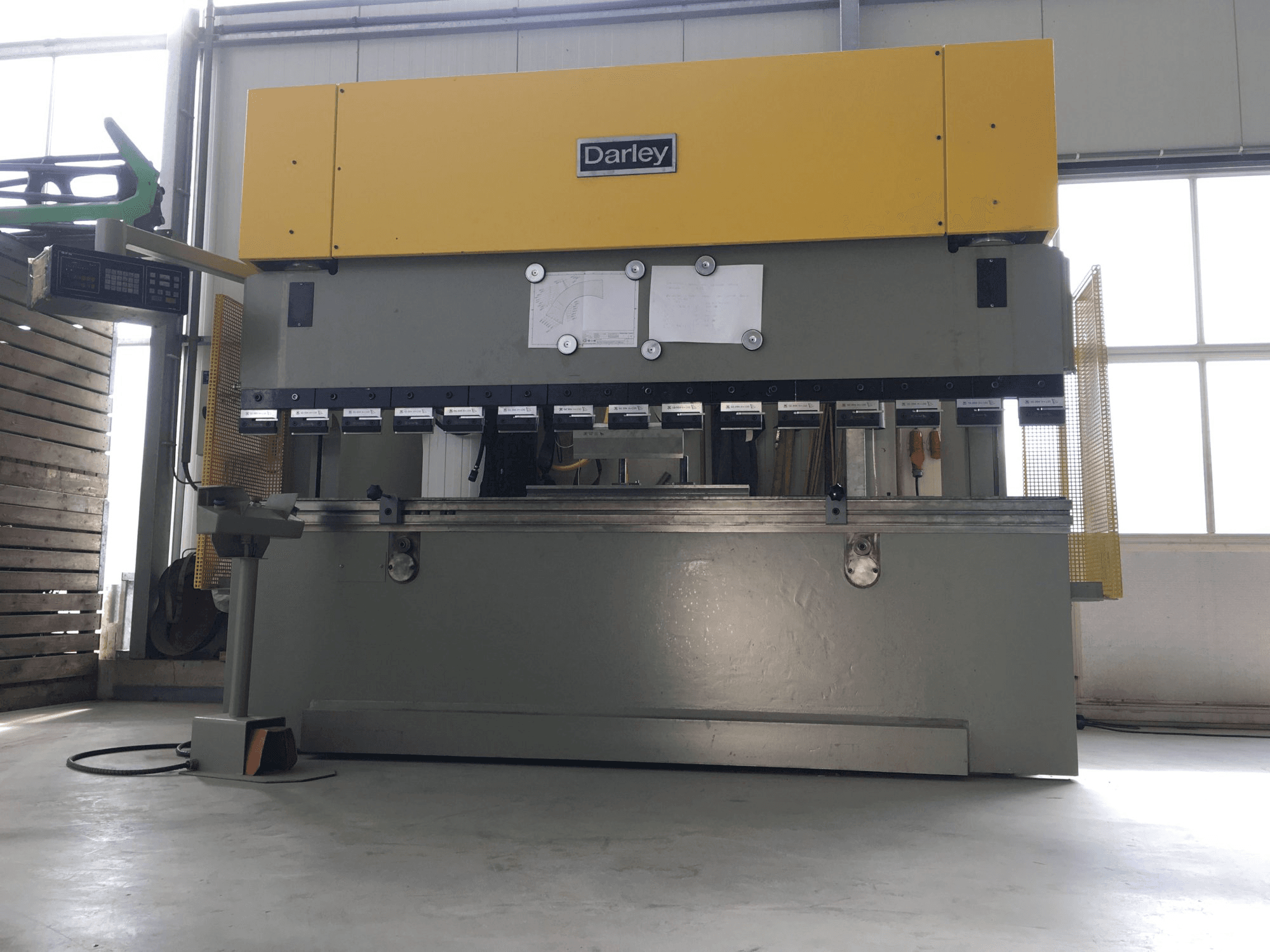 Prikaz stroja Darley EHP 150 31/25 sprijeda