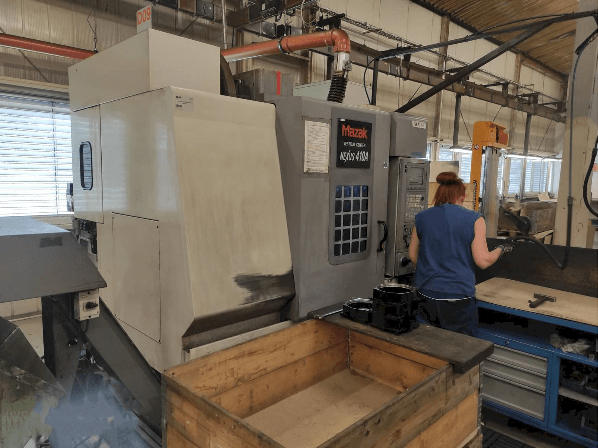 Prikaz stroja Mazak VCN-410A sprijeda