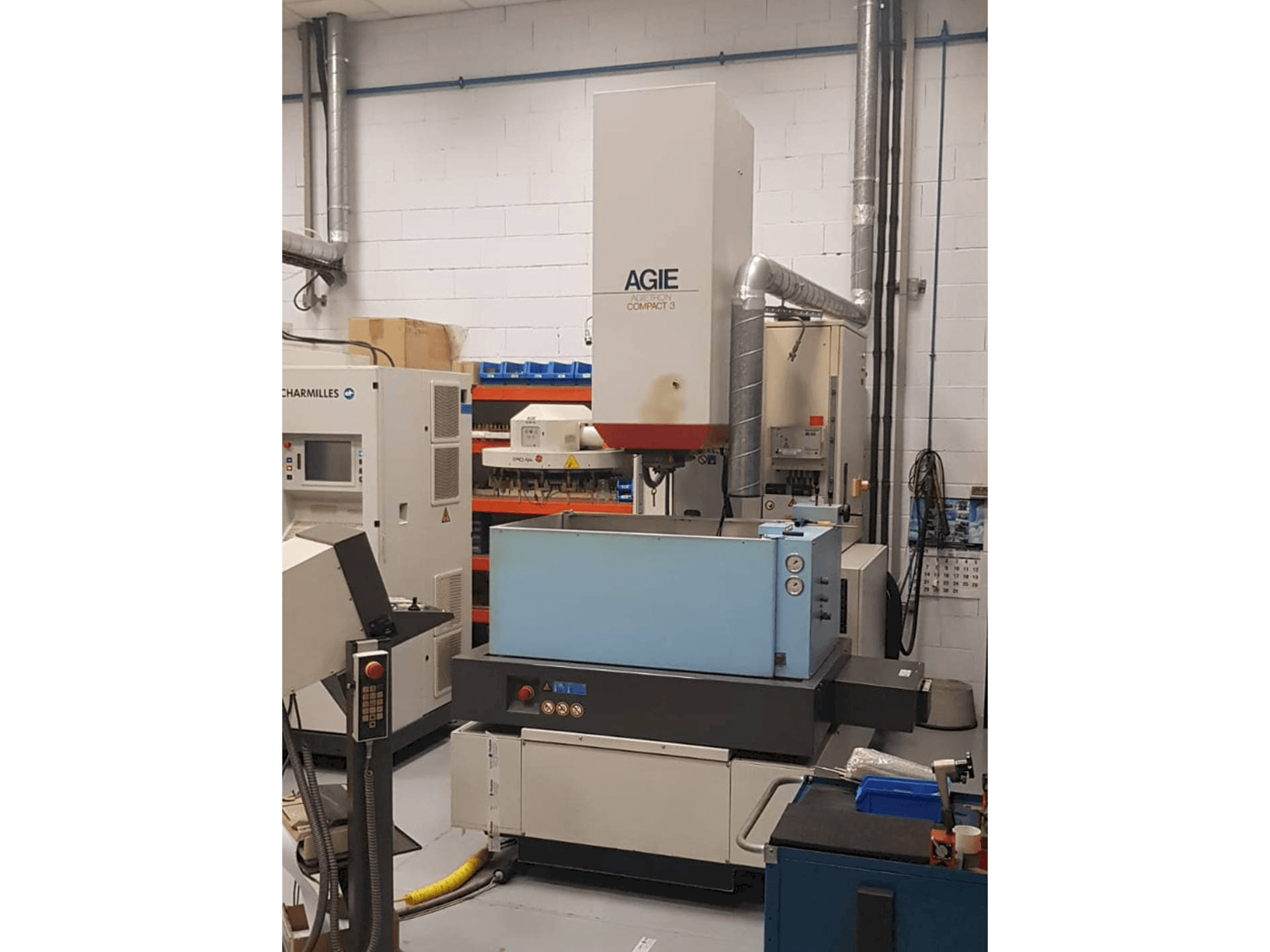 Prikaz stroja AGIE Agietron Compact 3 sprijeda