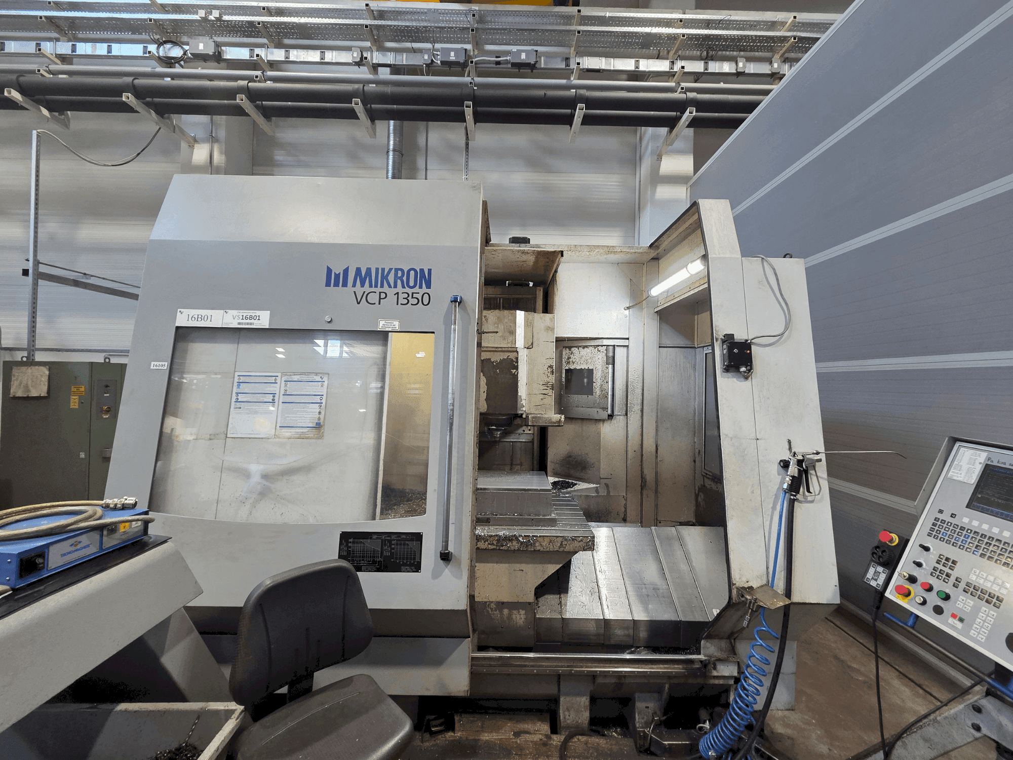 Prikaz stroja MIKRON VCP 1350 sprijeda