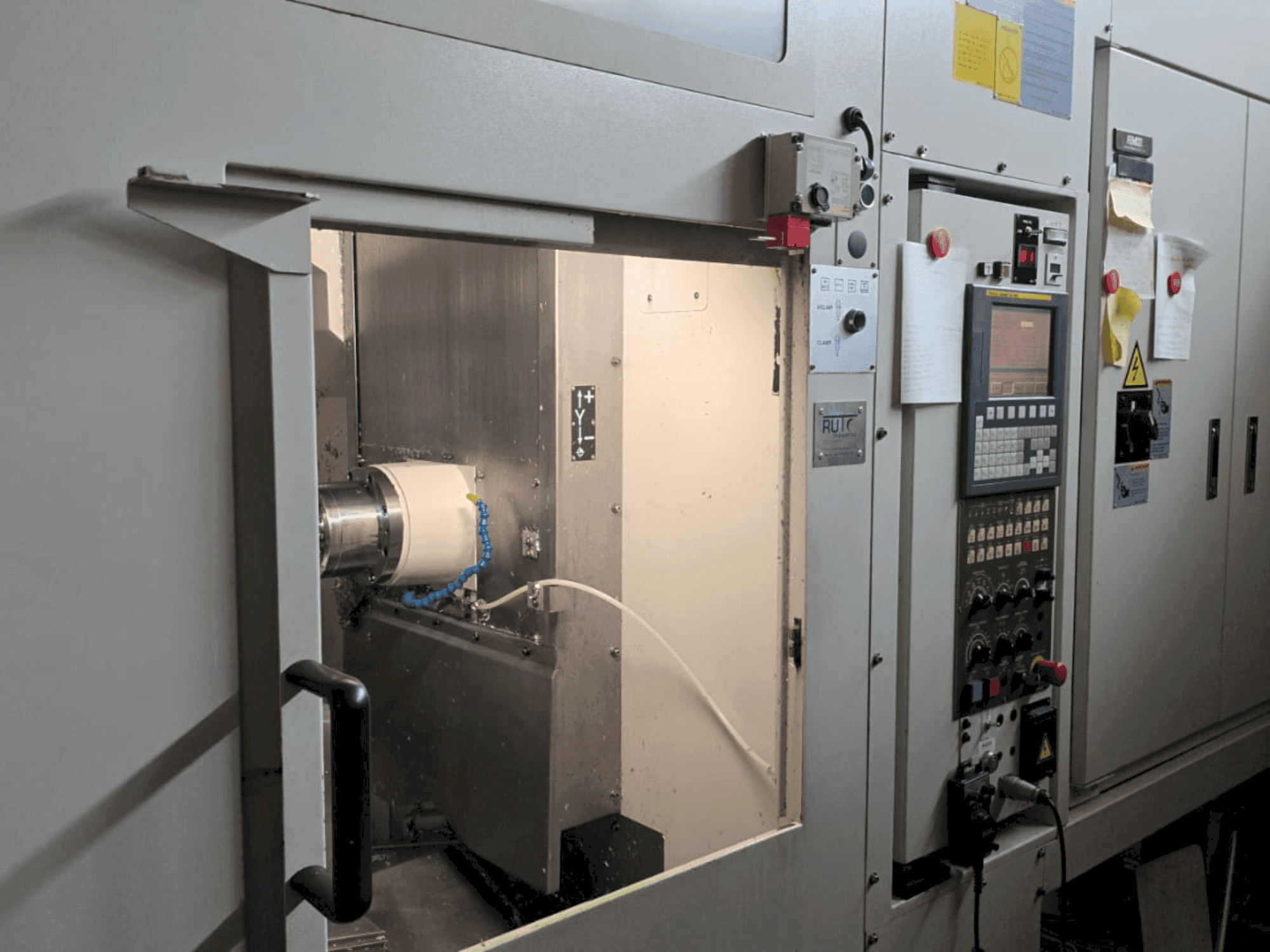 Prikaz stroja Tongtai TMH-400 sprijeda