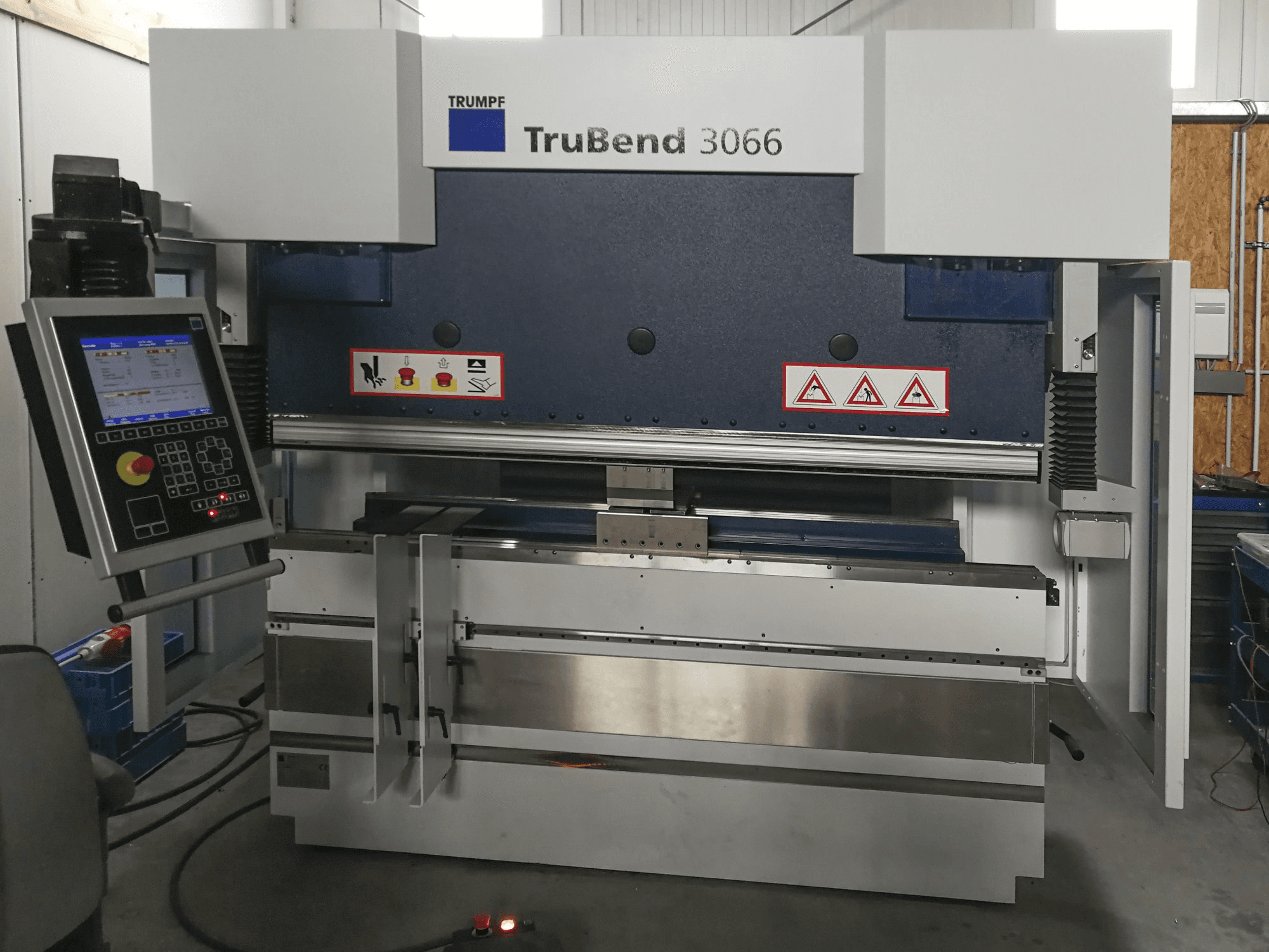 Prikaz stroja Trumpf TruBend 3066 sprijeda
