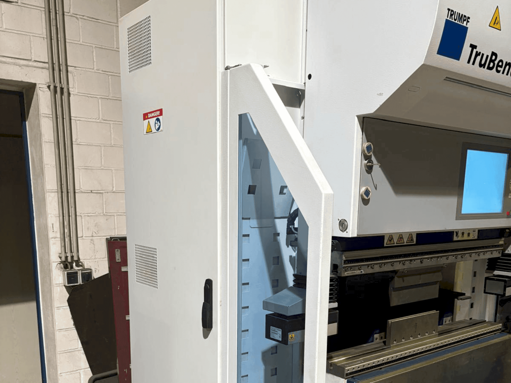 Prikaz stroja TRUMPF TruBend 7036 sprijeda