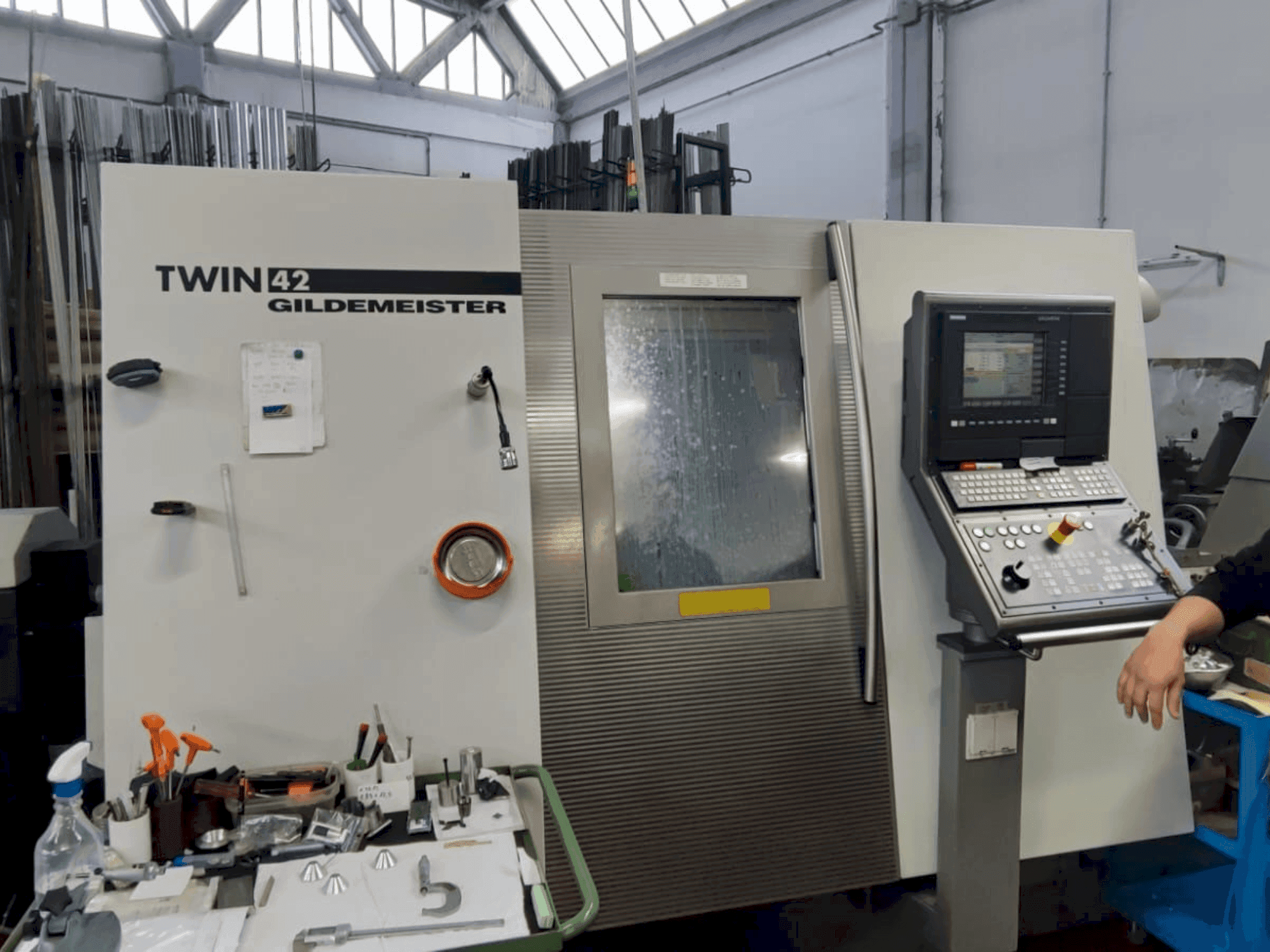 Prikaz stroja Gildemeister TWIN 42 sprijeda