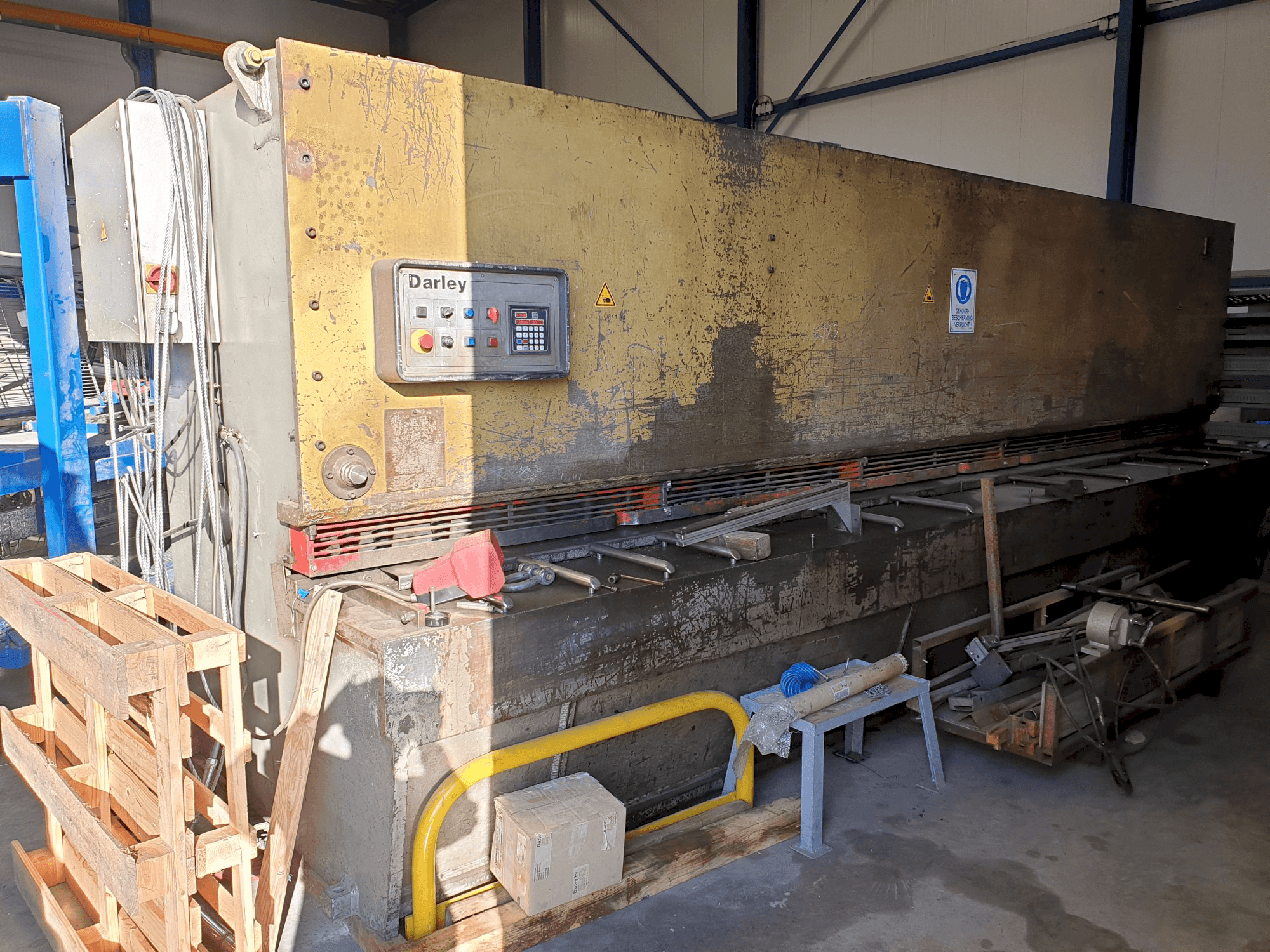 Prikaz stroja Darley VS 6100X8 slijeva