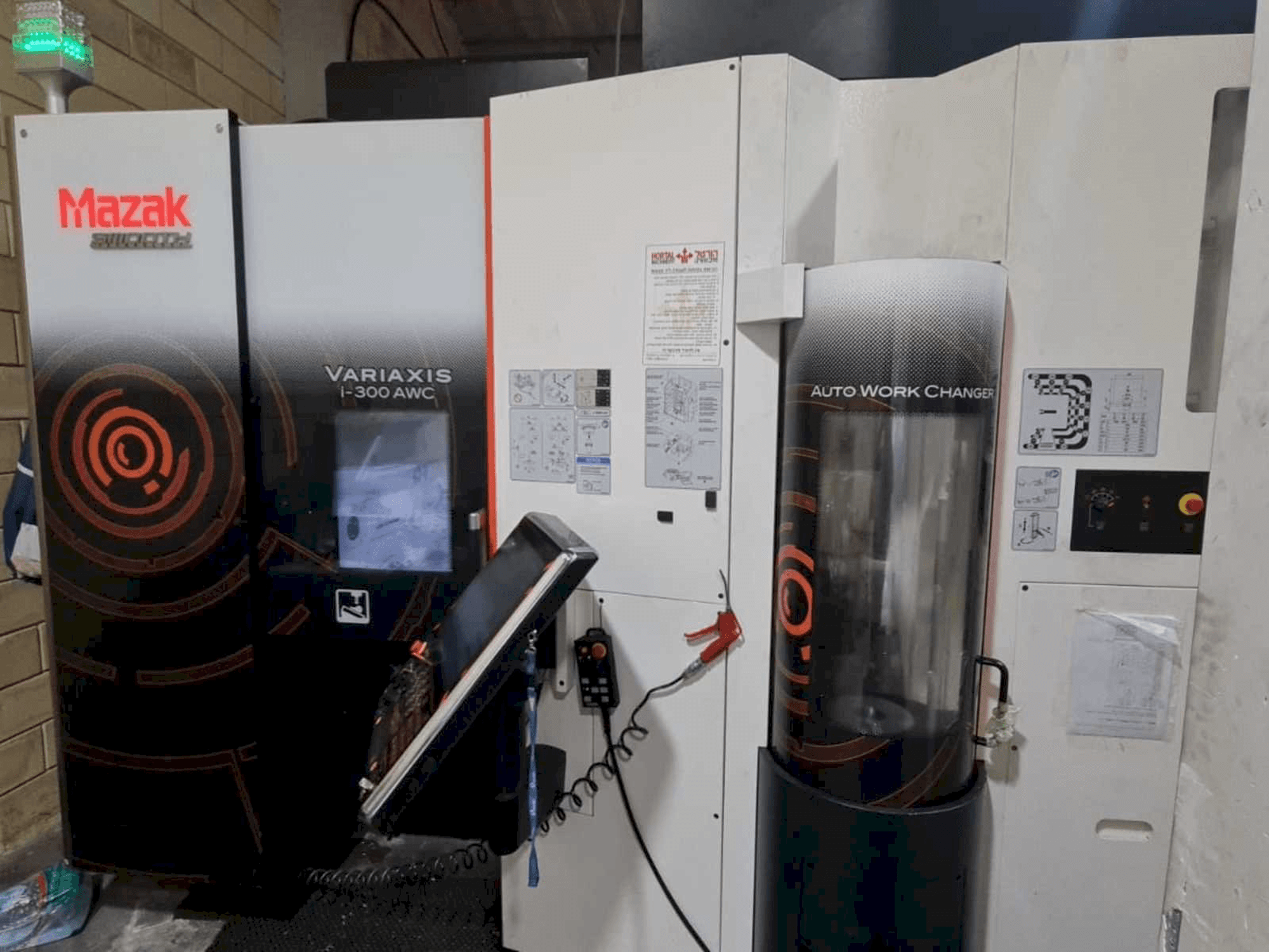 Prikaz stroja Mazak VARIAXIS I-300 AWC sprijeda