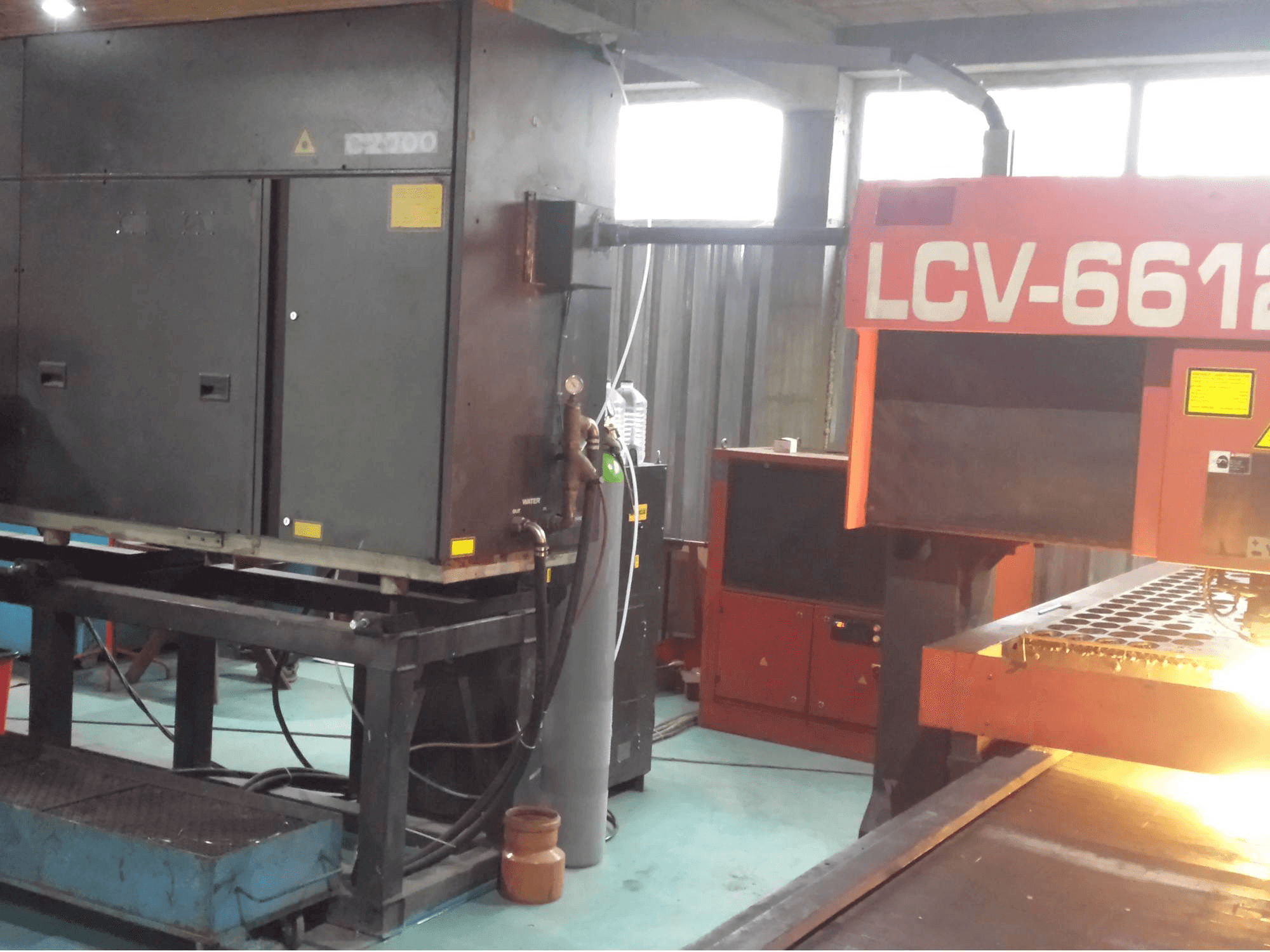 Prikaz stroja AMADA LCV 6612 II sprijeda